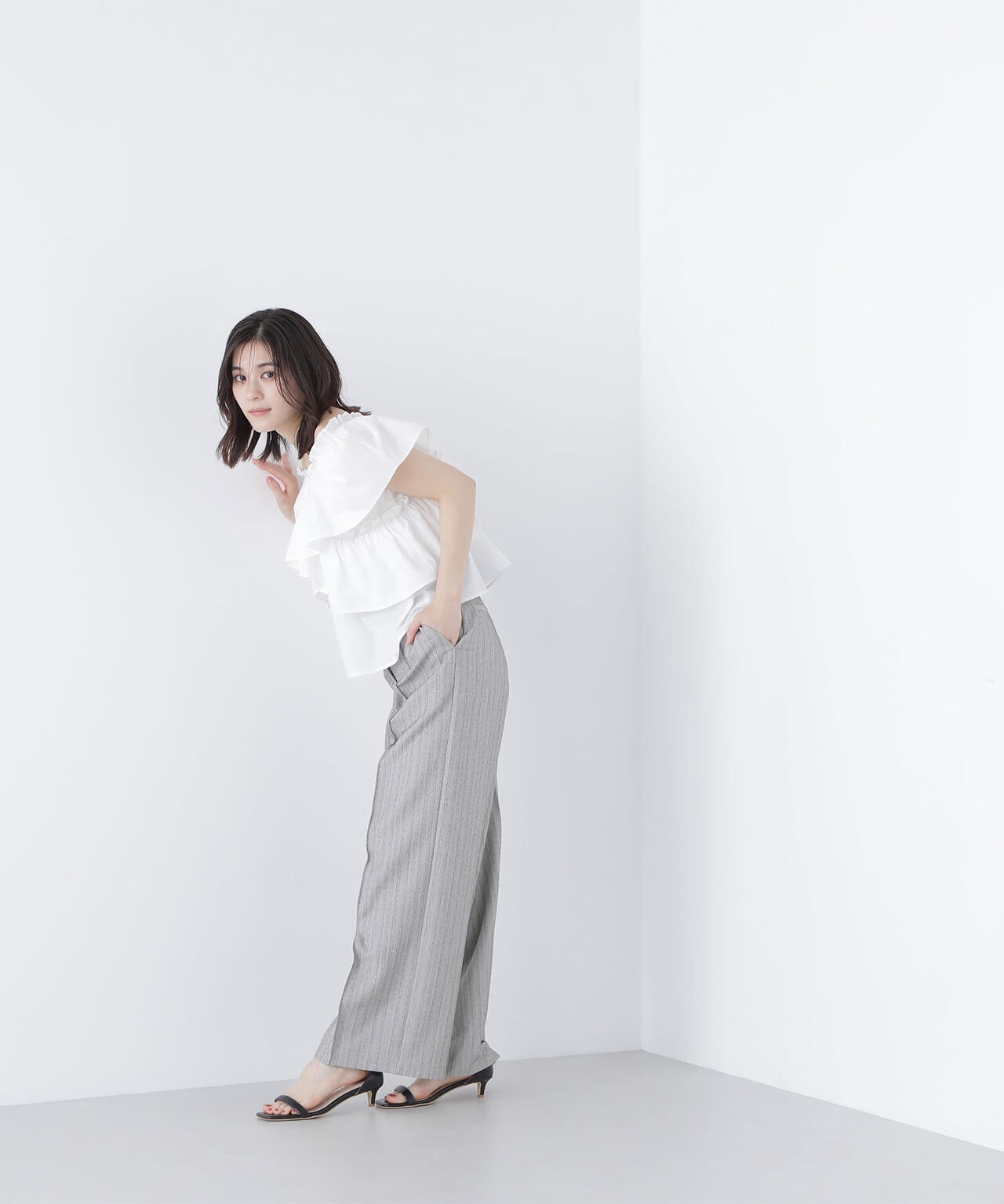 クロスフリルギャザーブラウス