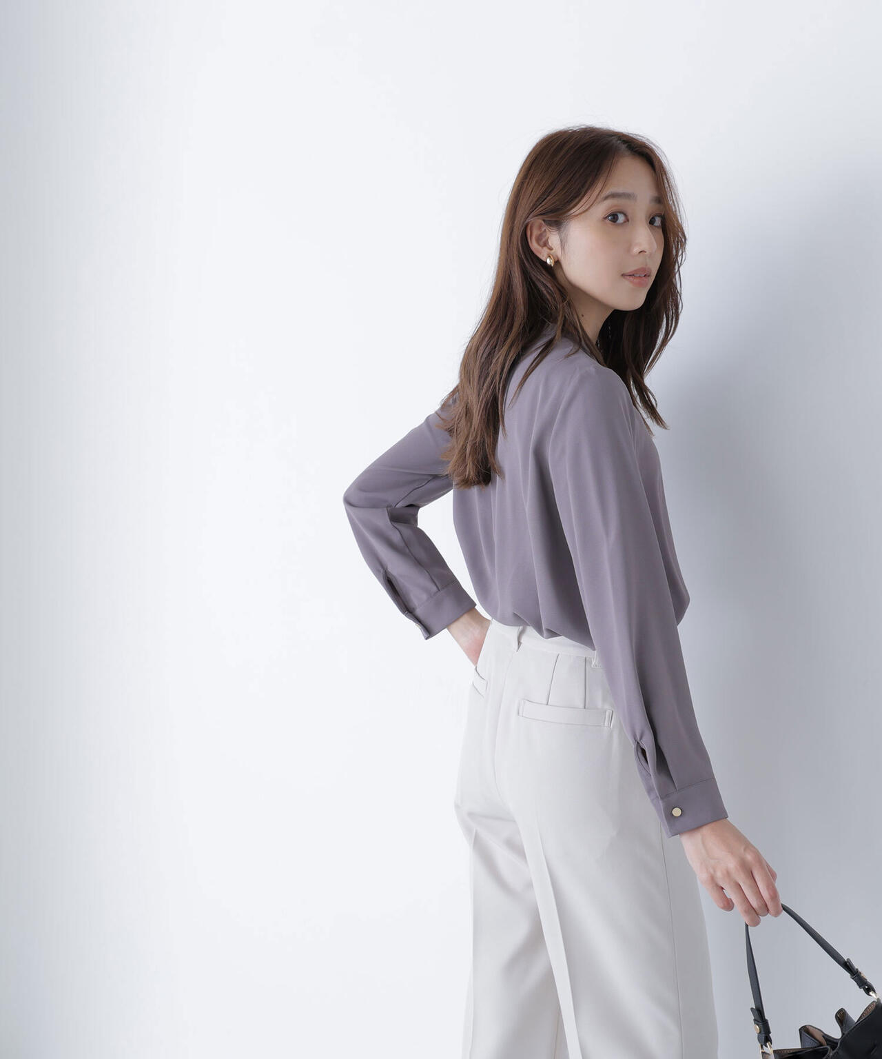 フロントタックブラウス