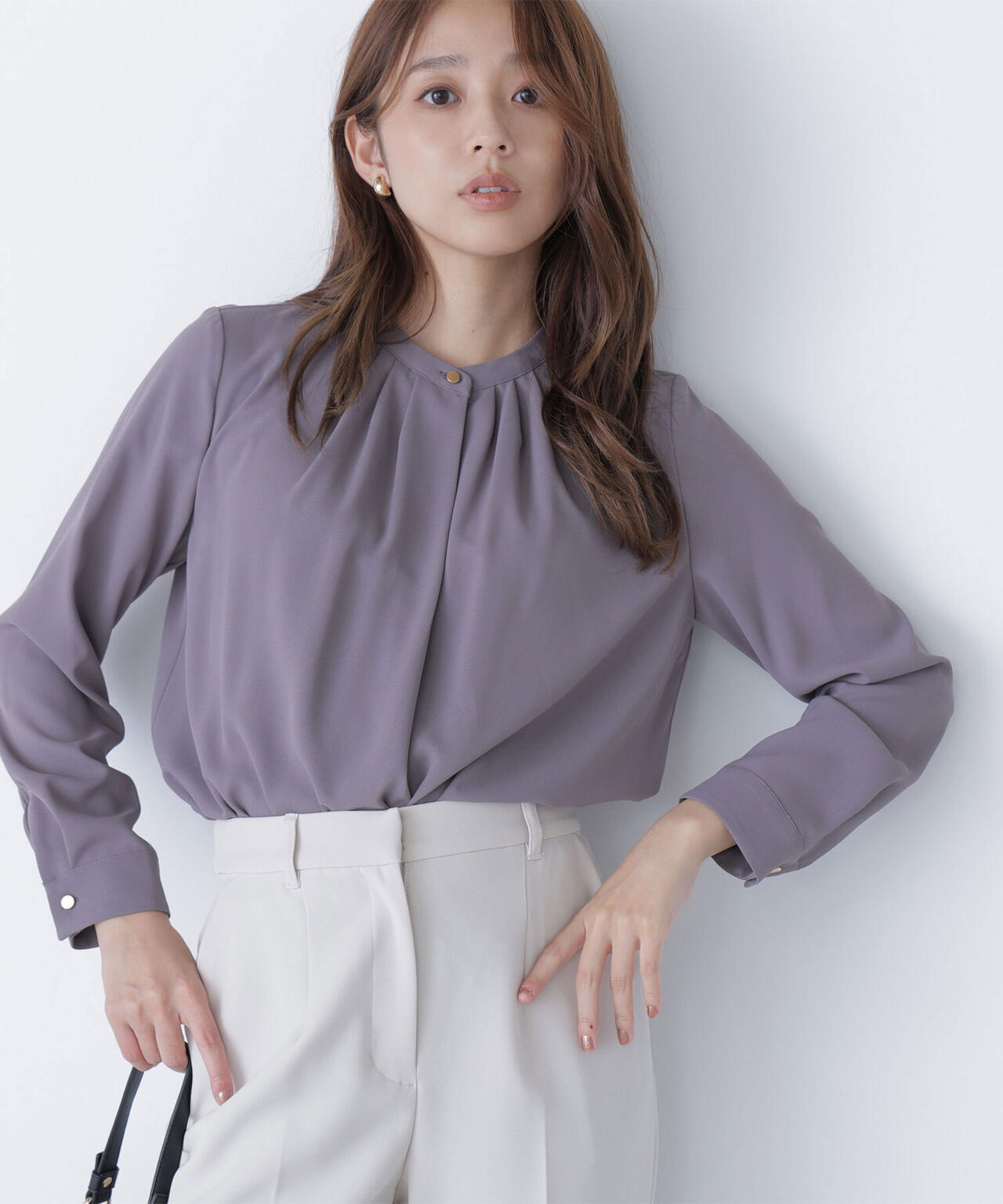 フロントタックブラウス