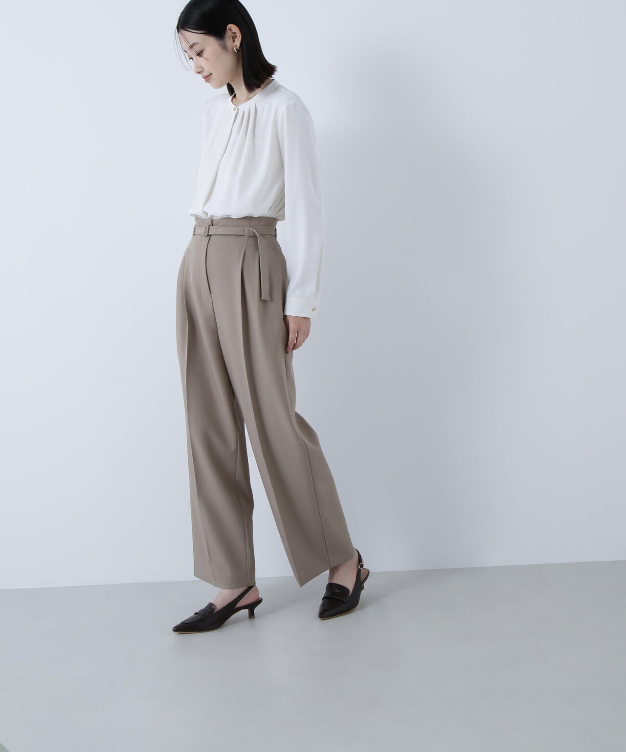 フロントタックブラウス