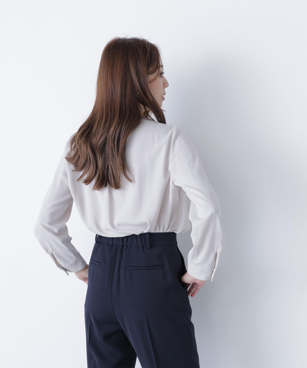 フロントタックブラウス