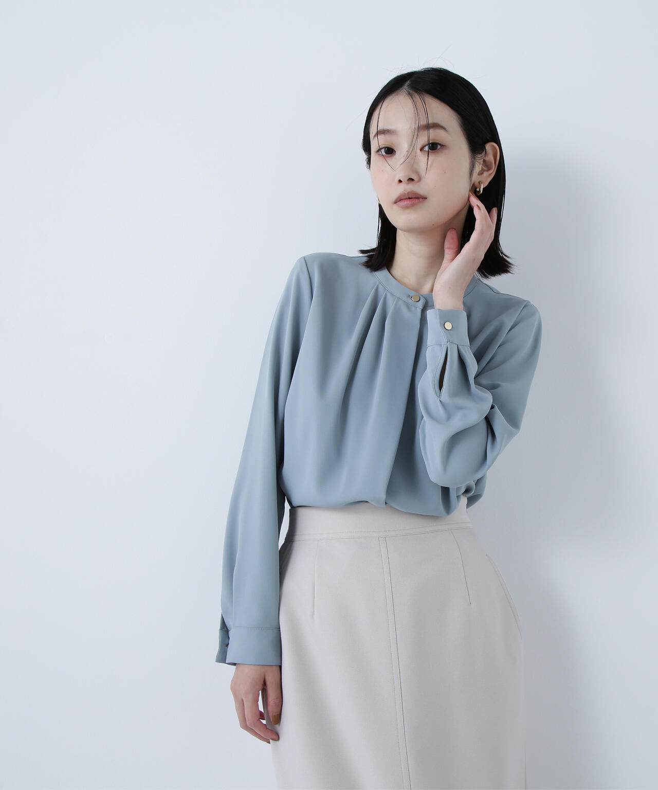 フロントタックブラウス