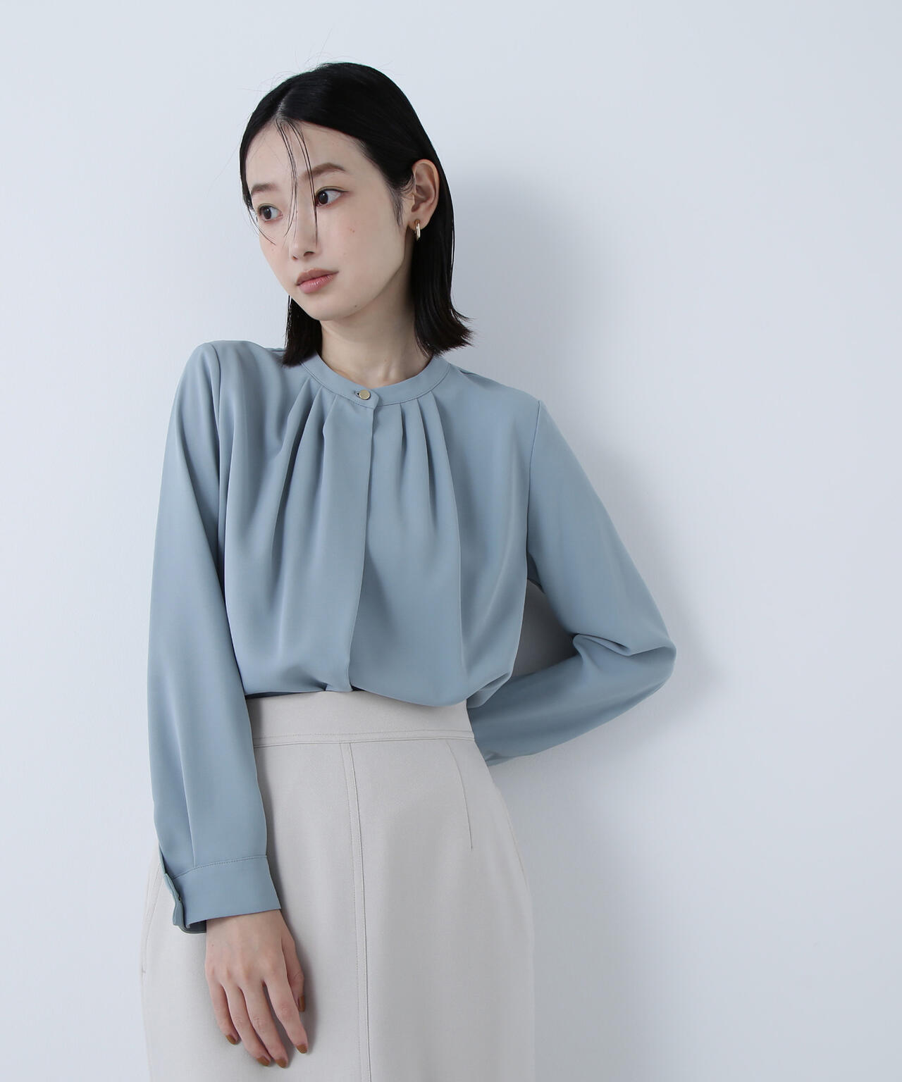 フロントタックブラウス