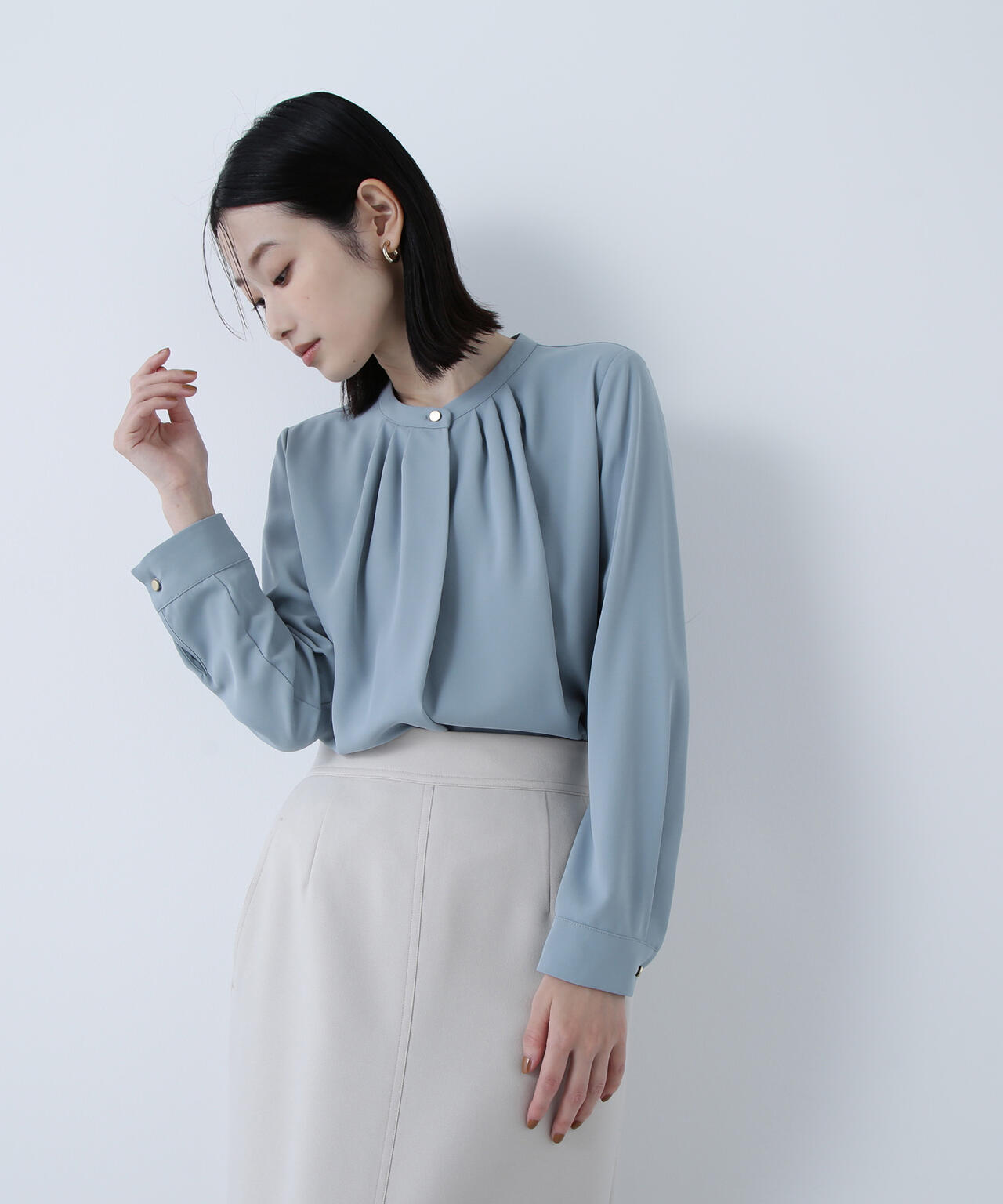 フロントタックブラウス