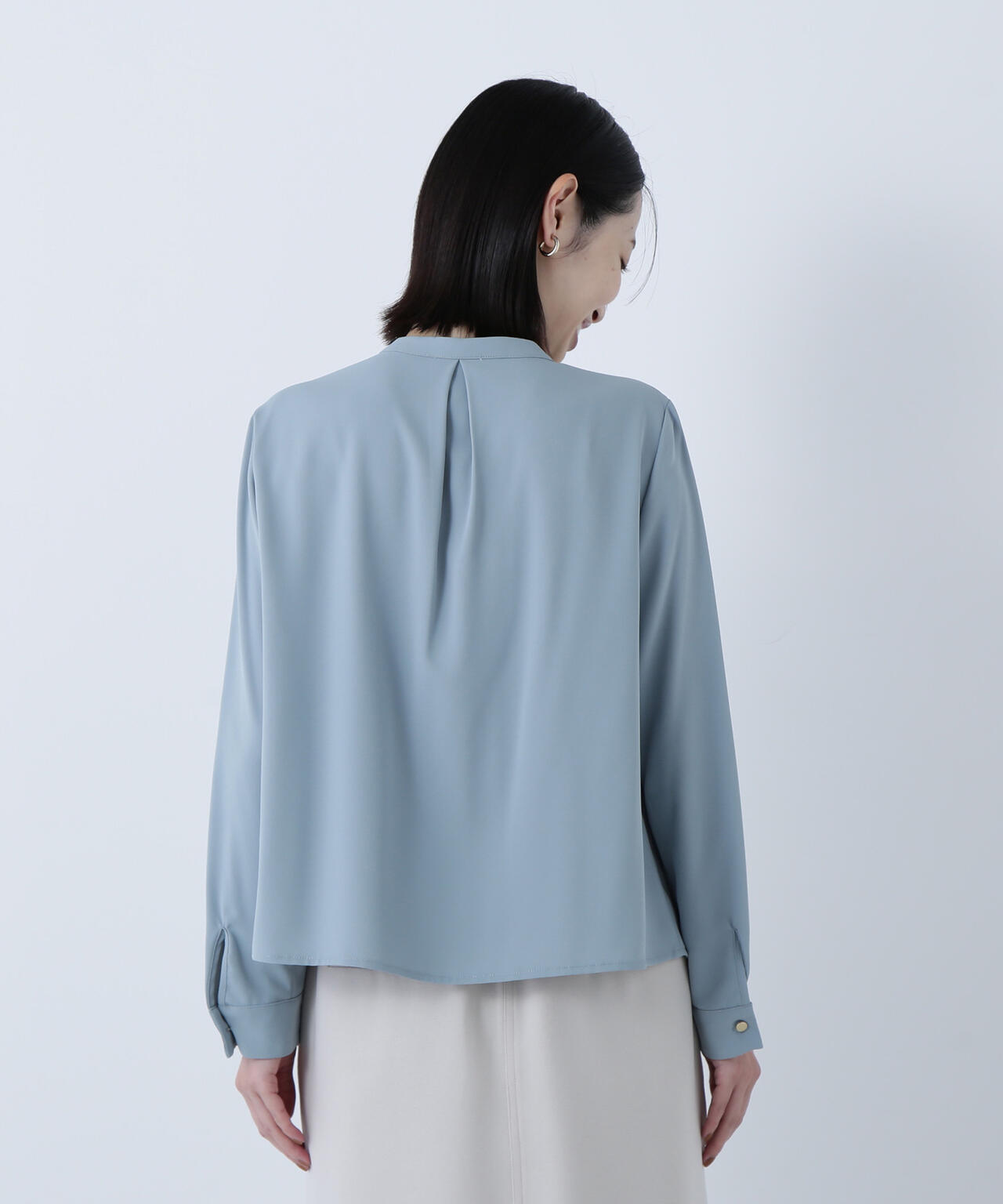 フロントタックブラウス