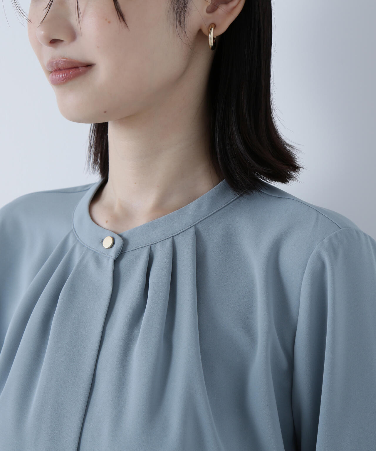 フロントタックブラウス