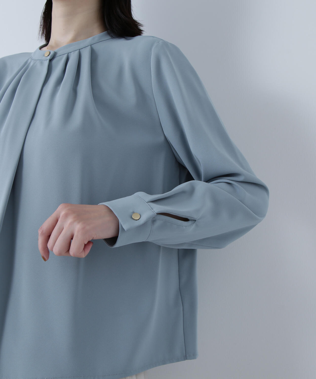 フロントタックブラウス
