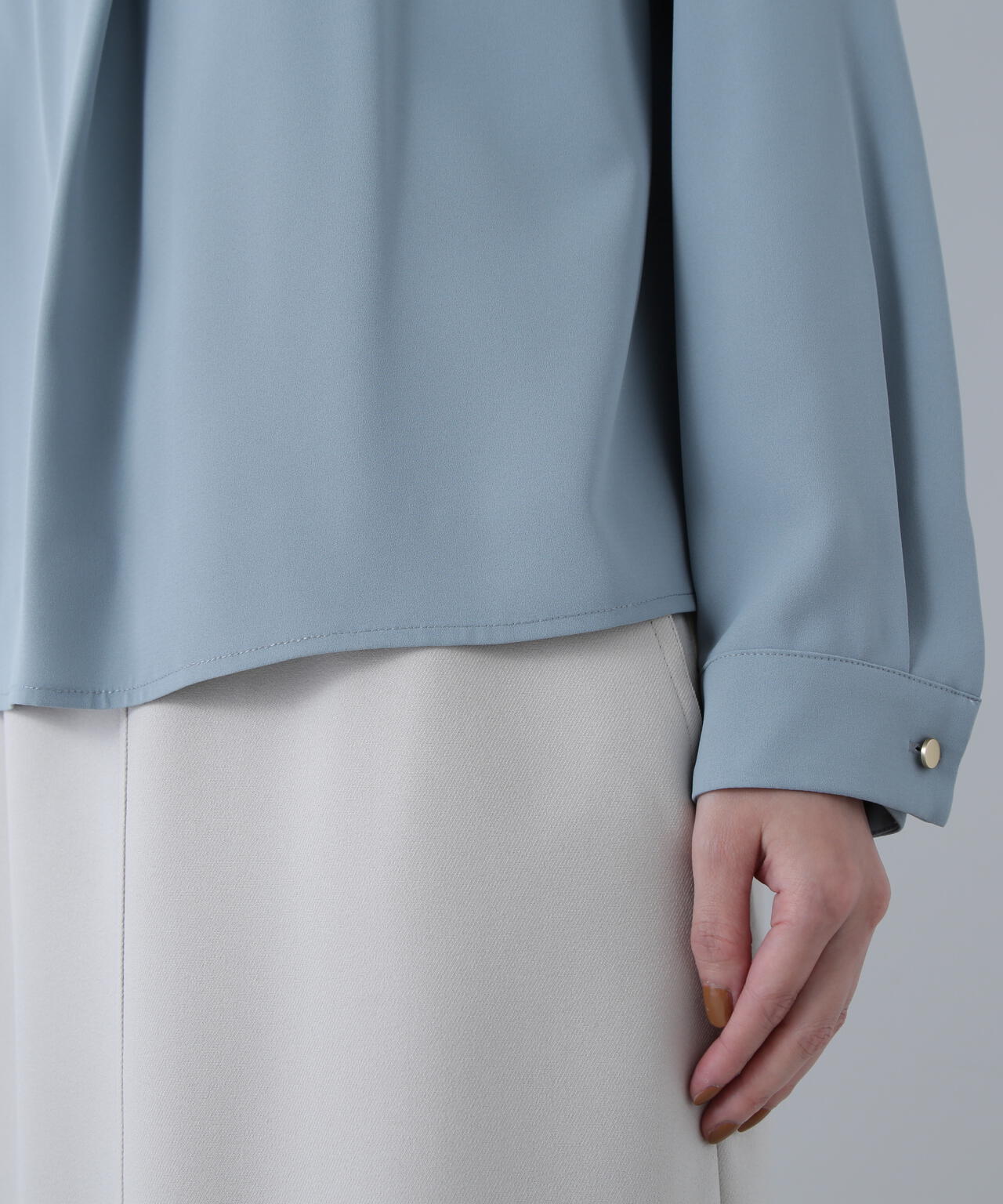 フロントタックブラウス