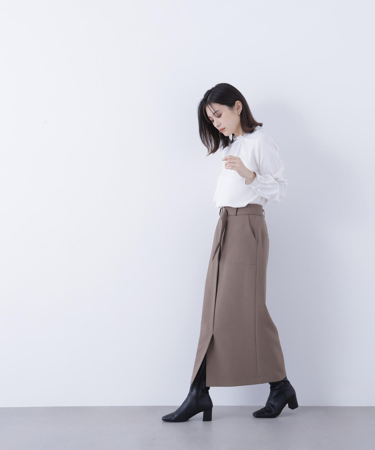 バイカラーフリルネックブラウス