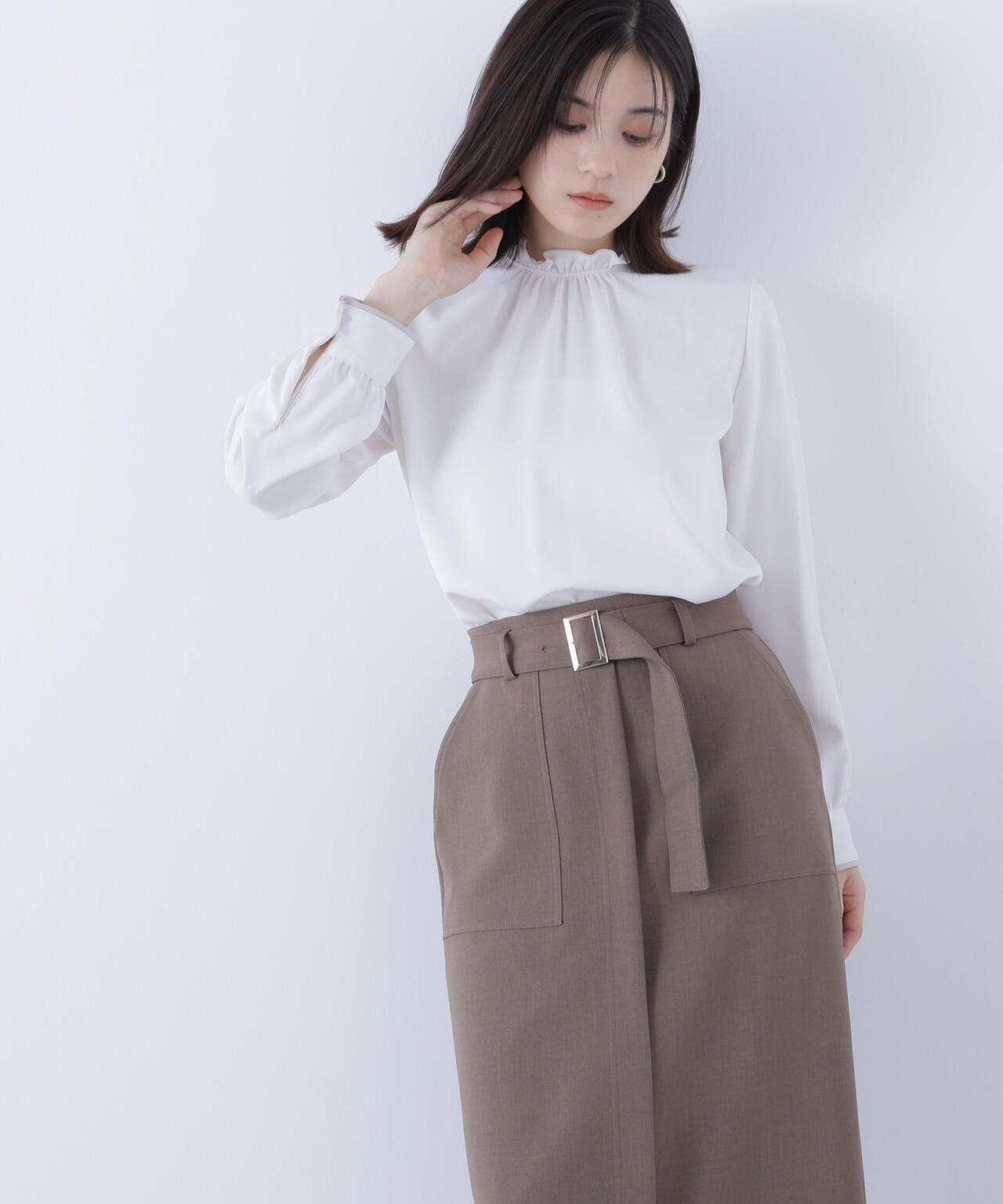 バイカラーフリルネックブラウス