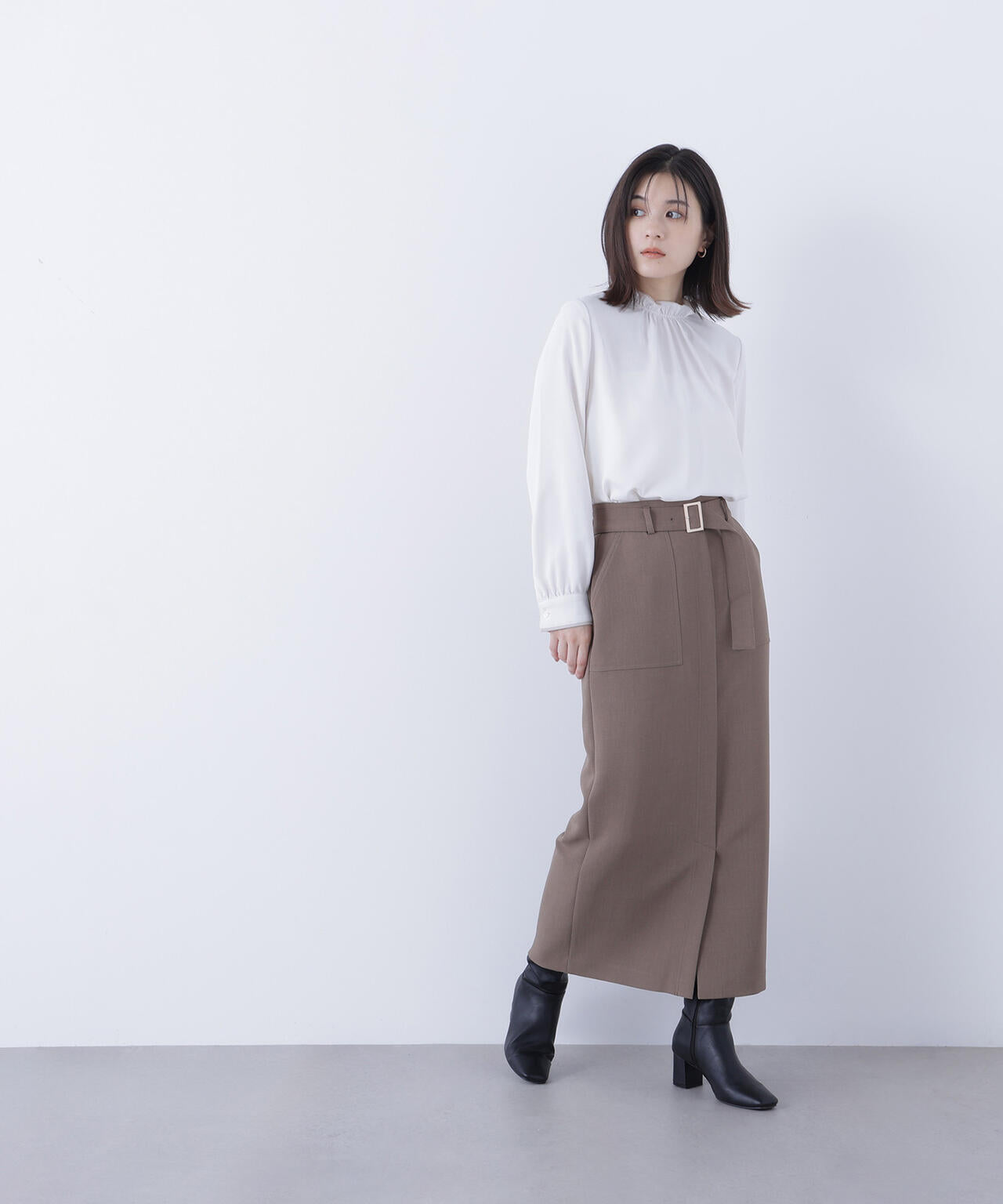 バイカラーフリルネックブラウス