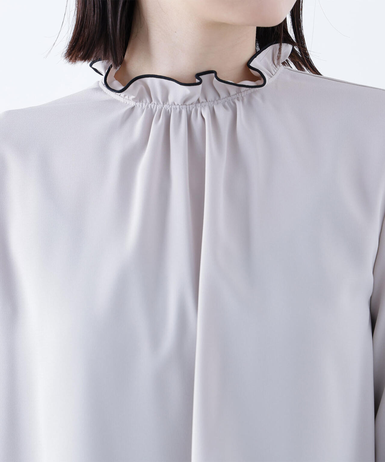 バイカラーフリルネックブラウス