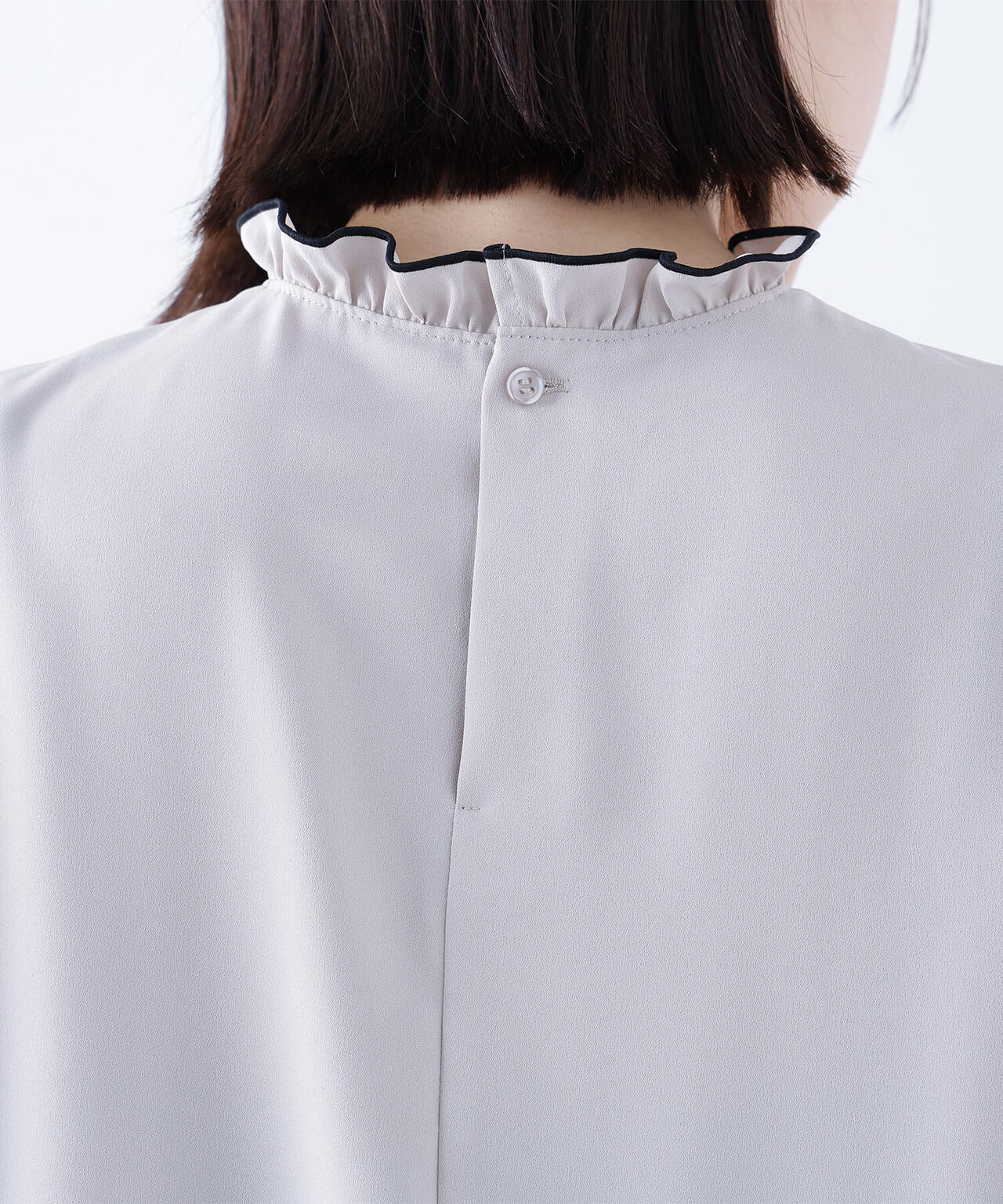 バイカラーフリルネックブラウス