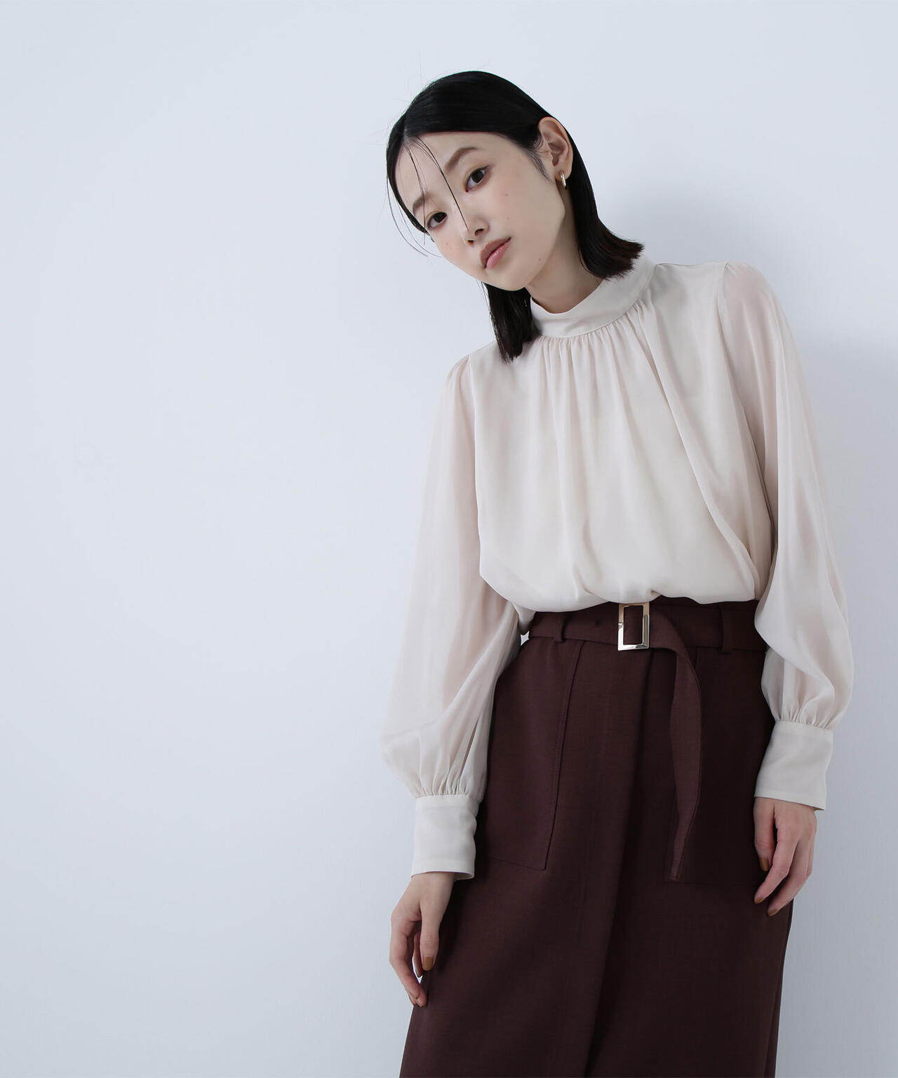 ハイネックボリュームシアーブラウス