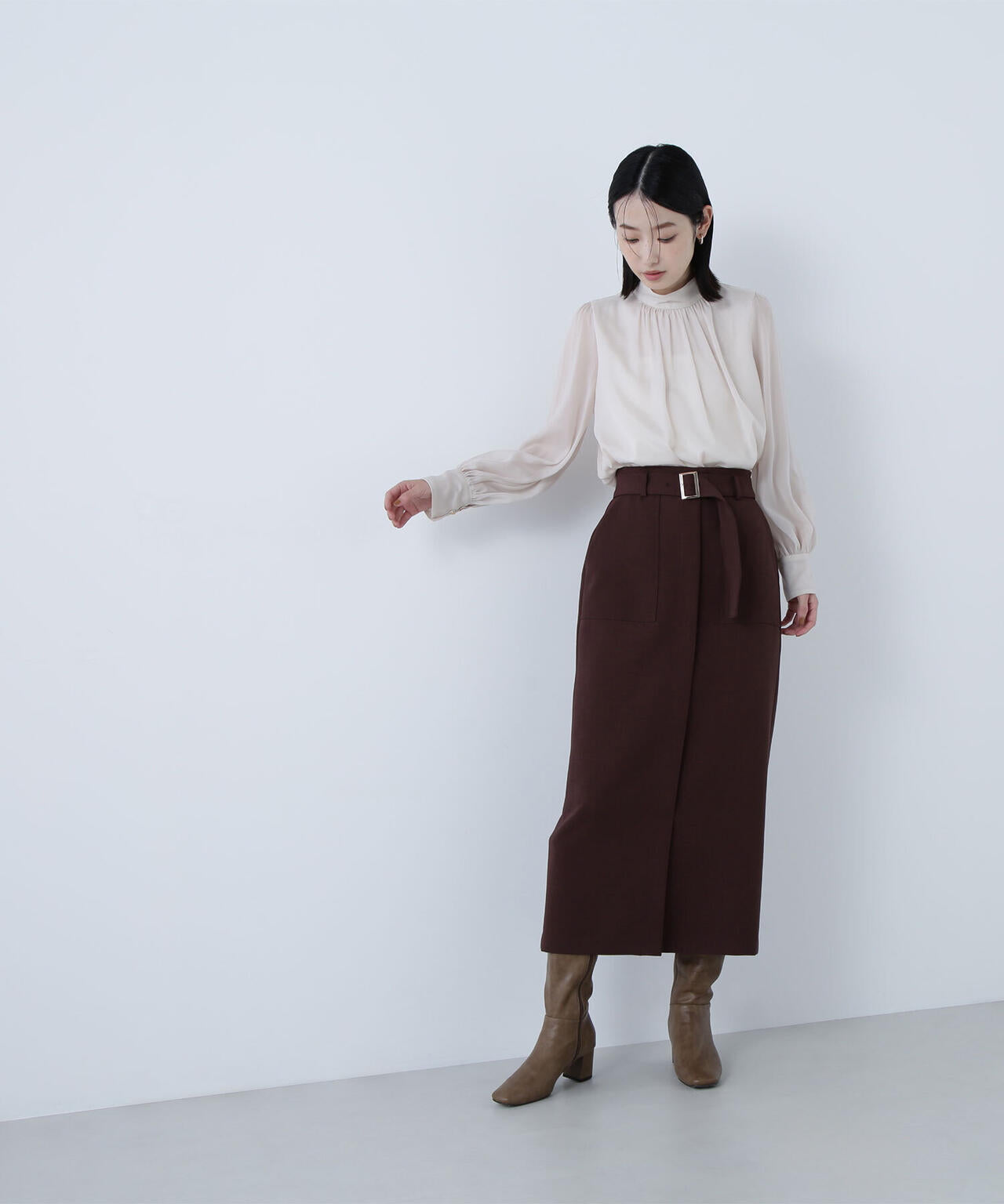 ハイネックボリュームシアーブラウス