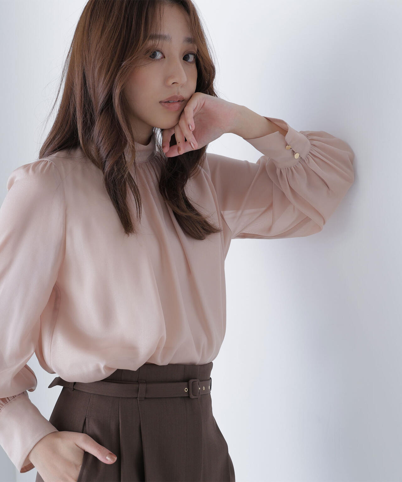 ハイネックボリュームシアーブラウス