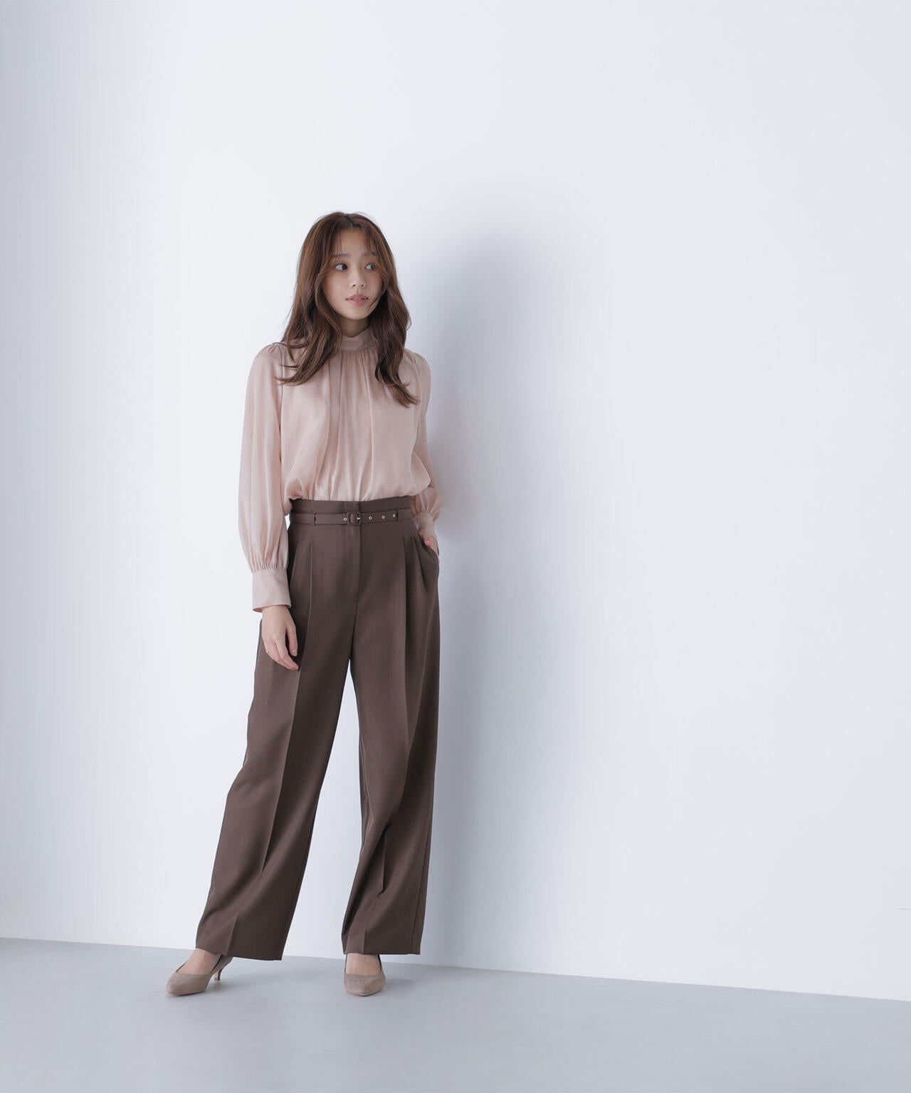 ハイネックボリュームシアーブラウス