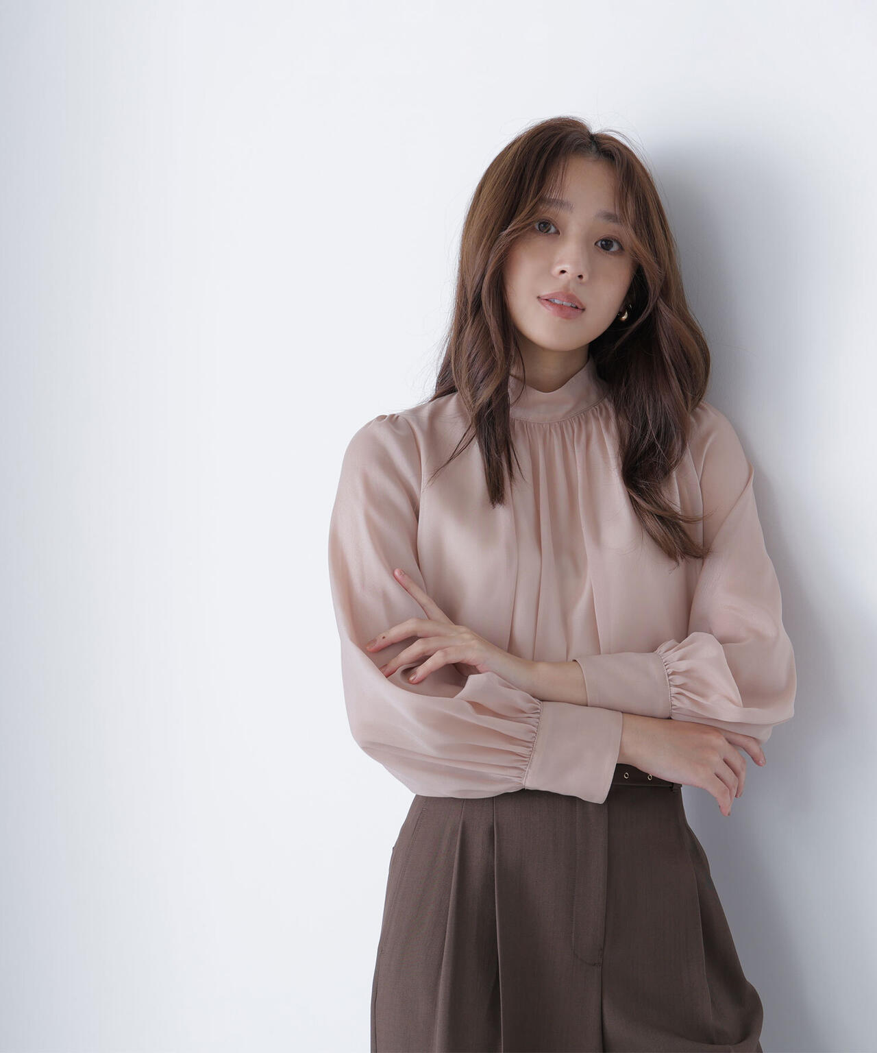 ハイネックボリュームシアーブラウス