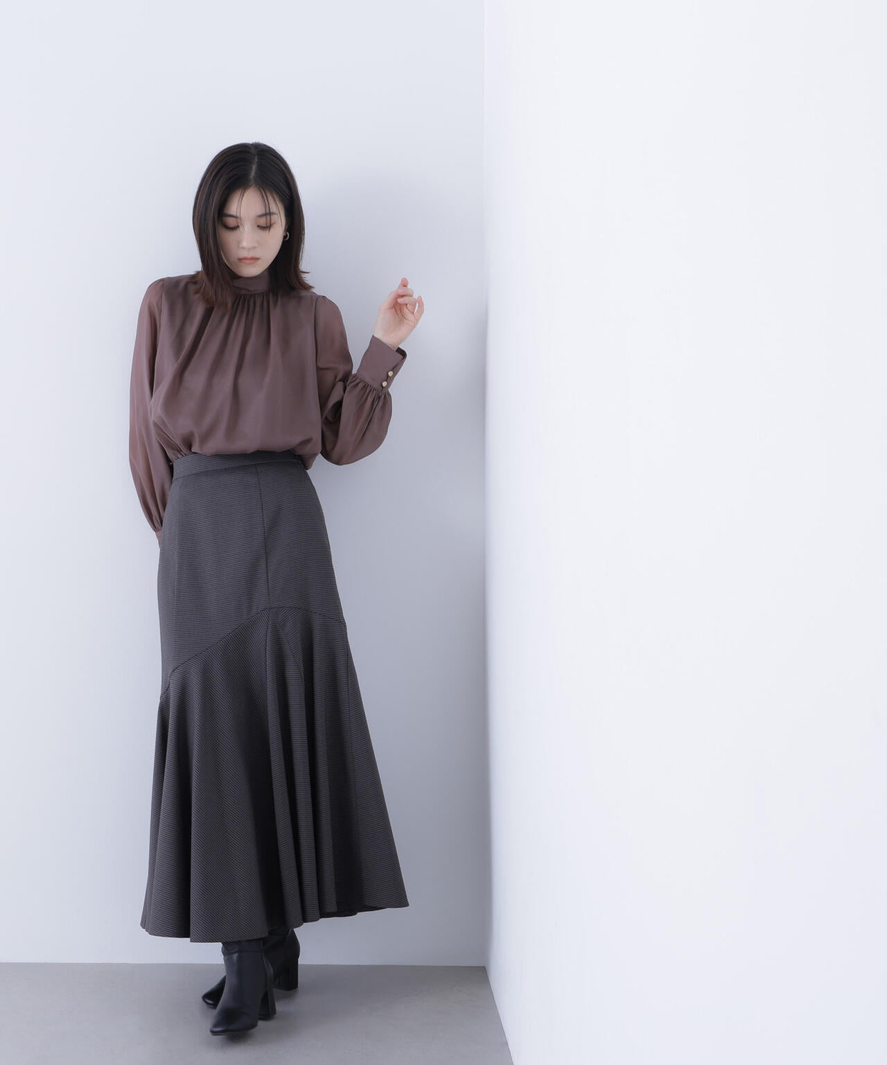 ハイネックボリュームシアーブラウス