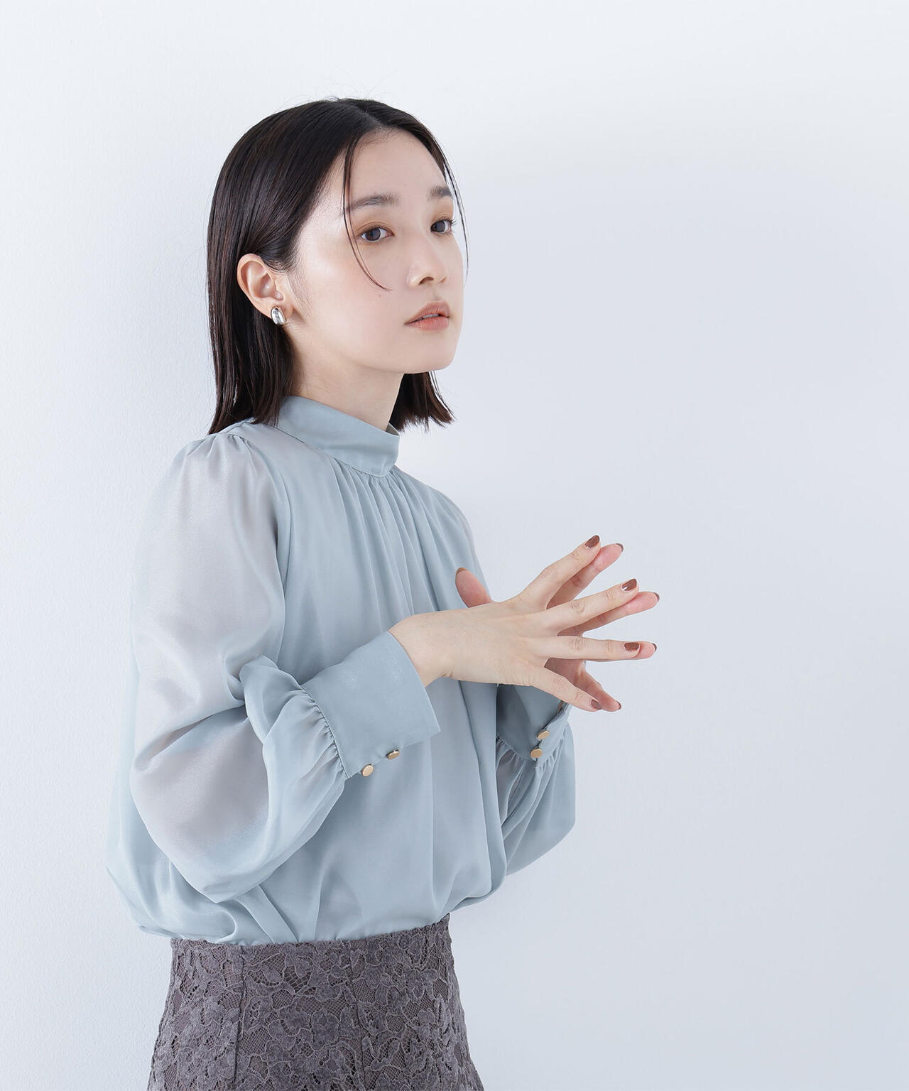 ハイネックボリュームシアーブラウス