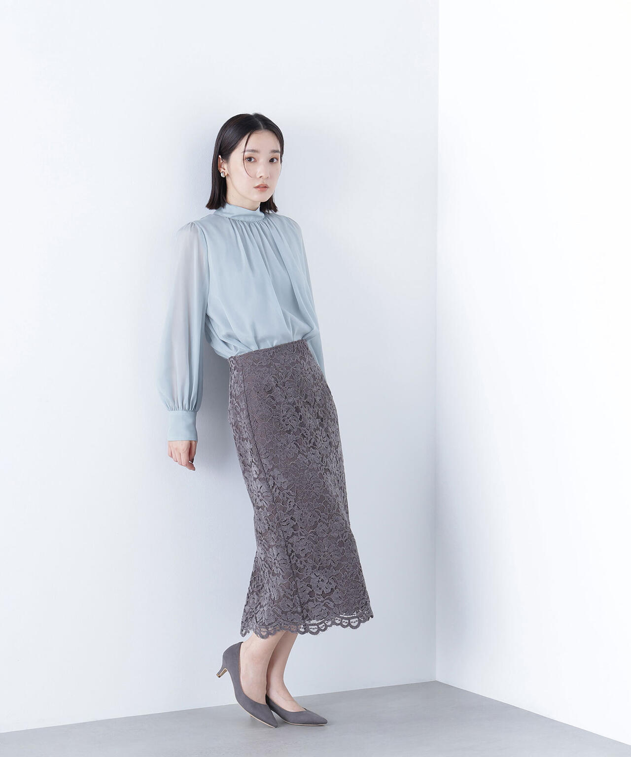 ハイネックボリュームシアーブラウス