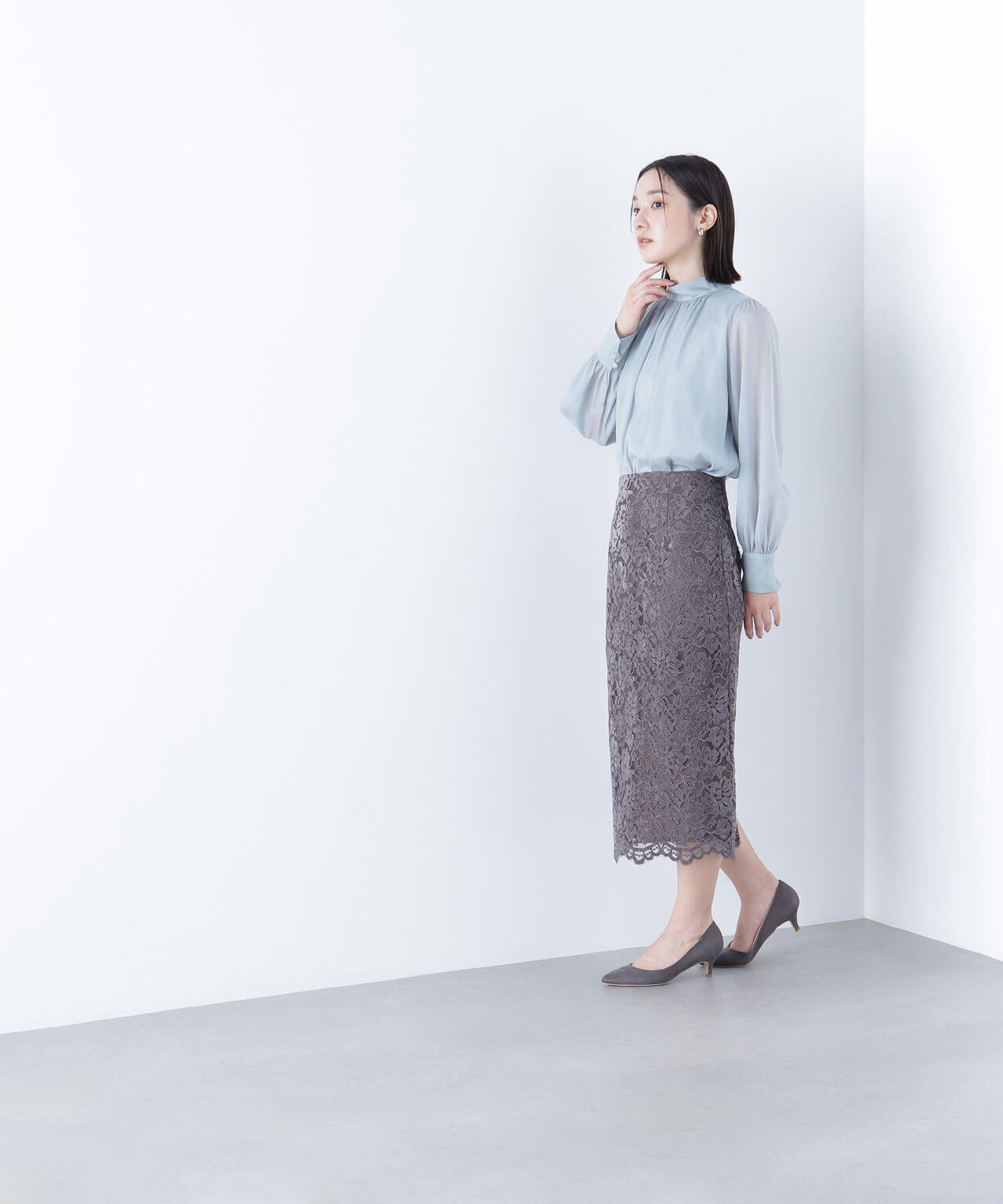 ハイネックボリュームシアーブラウス