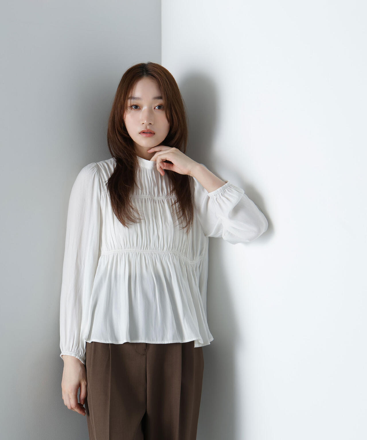 シャーリングデザインブラウス