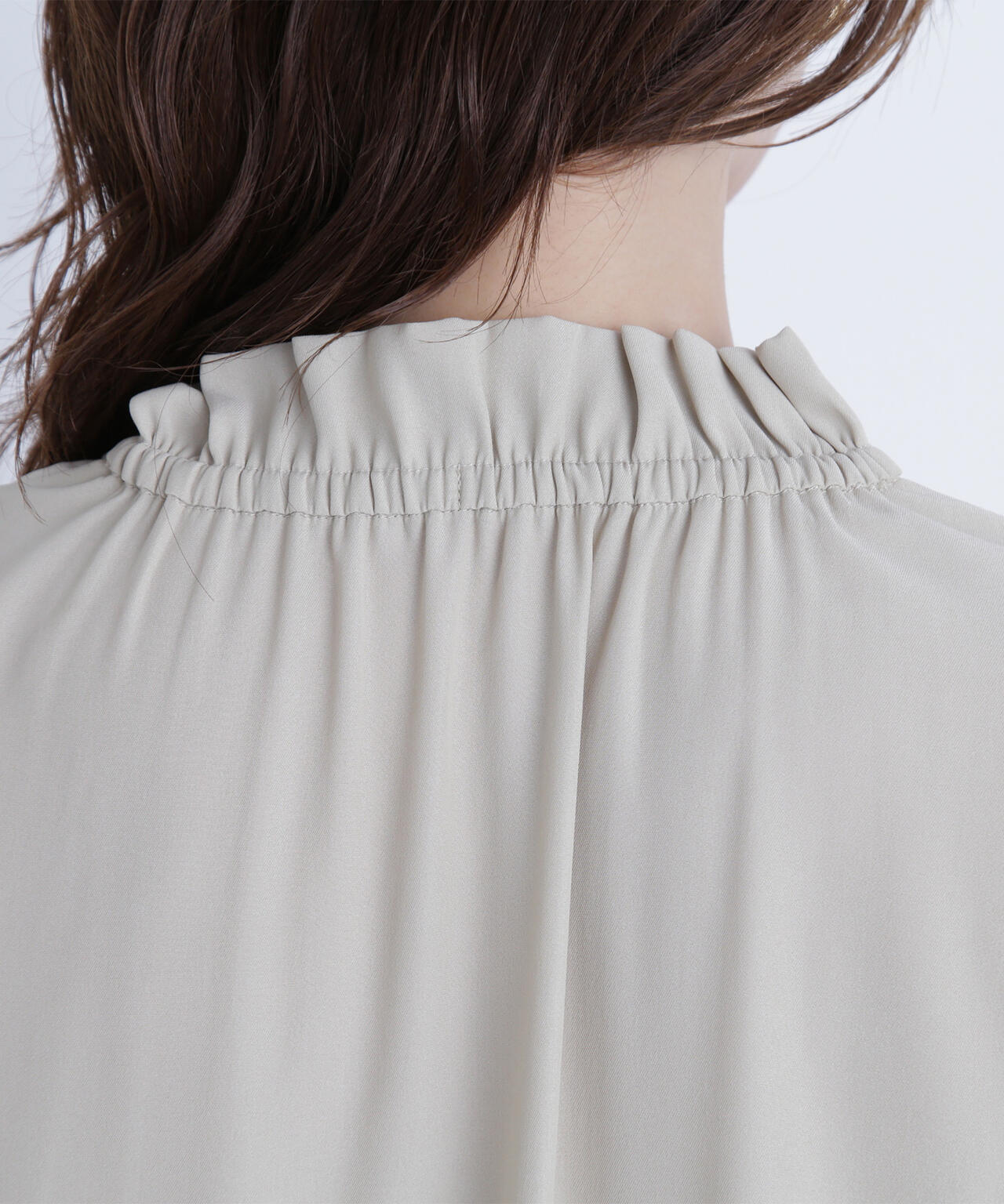 フリルネックリボンブラウス