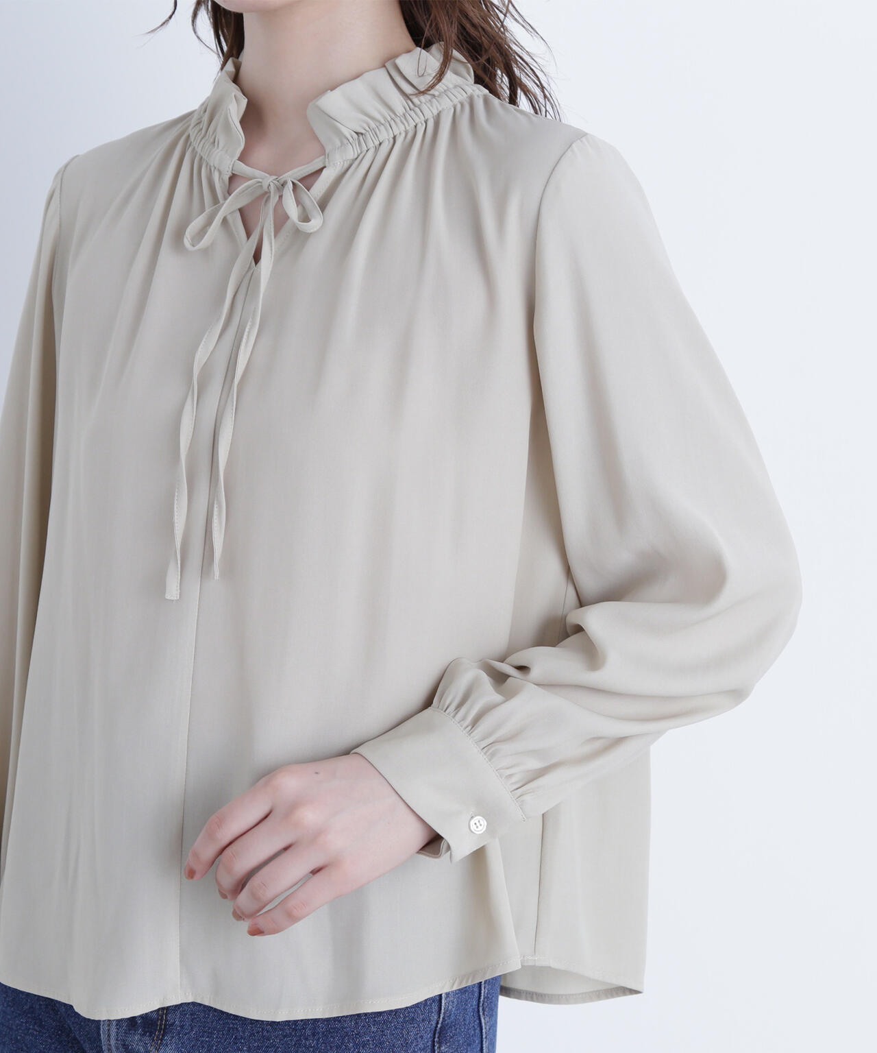 フリルネックリボンブラウス