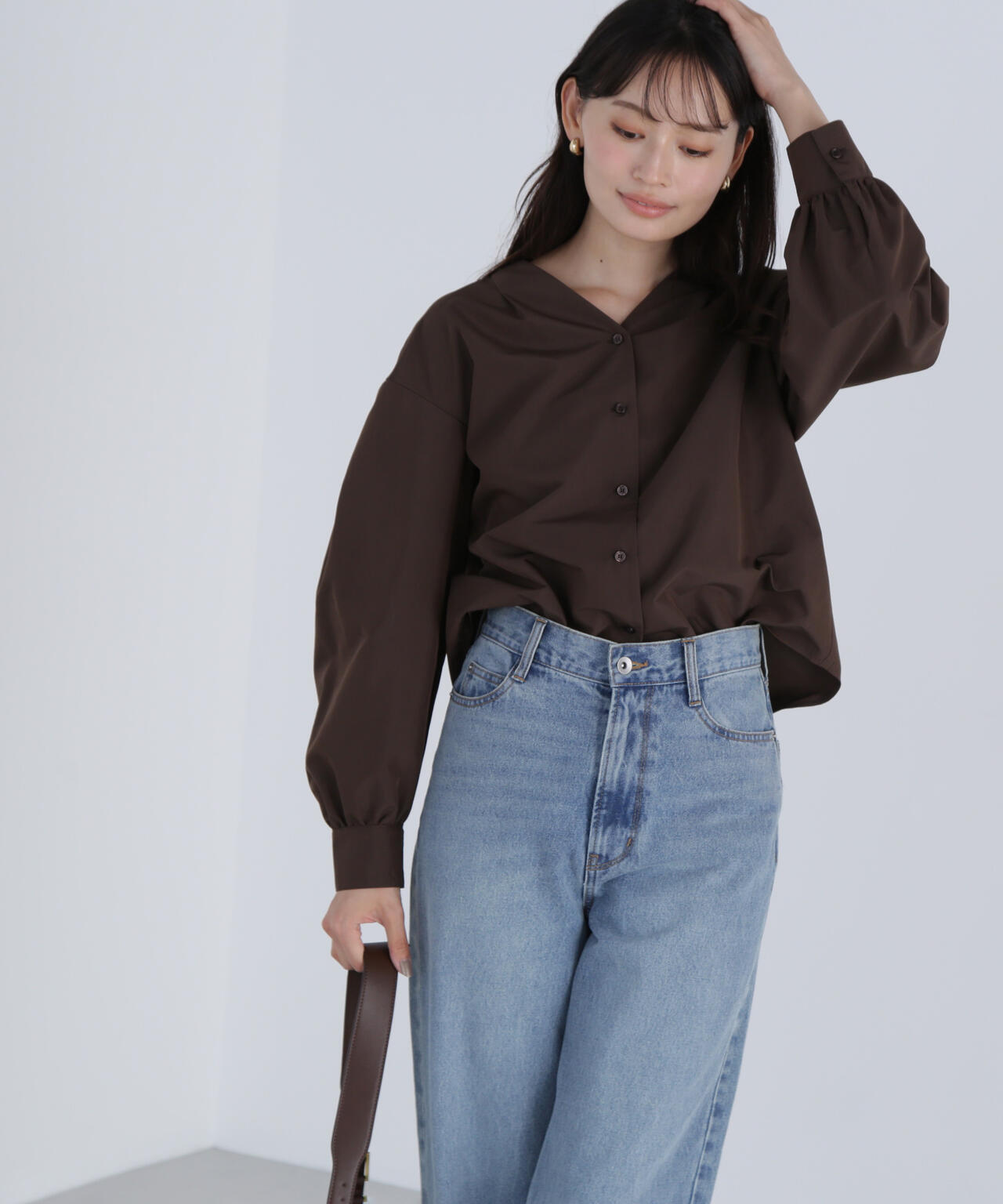 Vネックフォルムブラウス