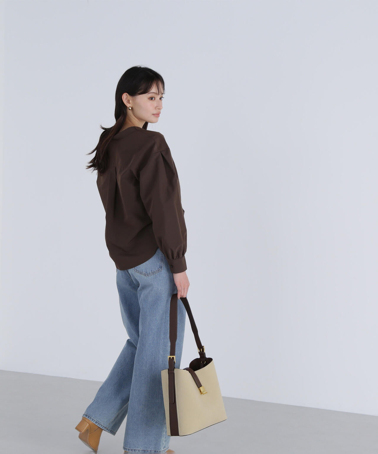 Vネックフォルムブラウス