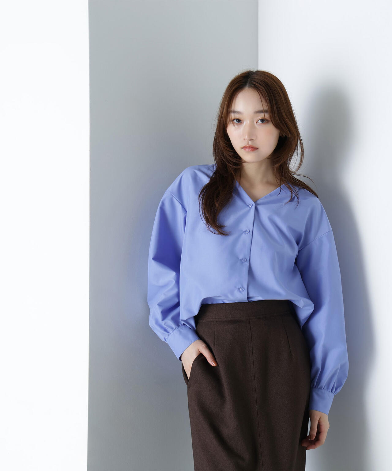 Vネックフォルムブラウス