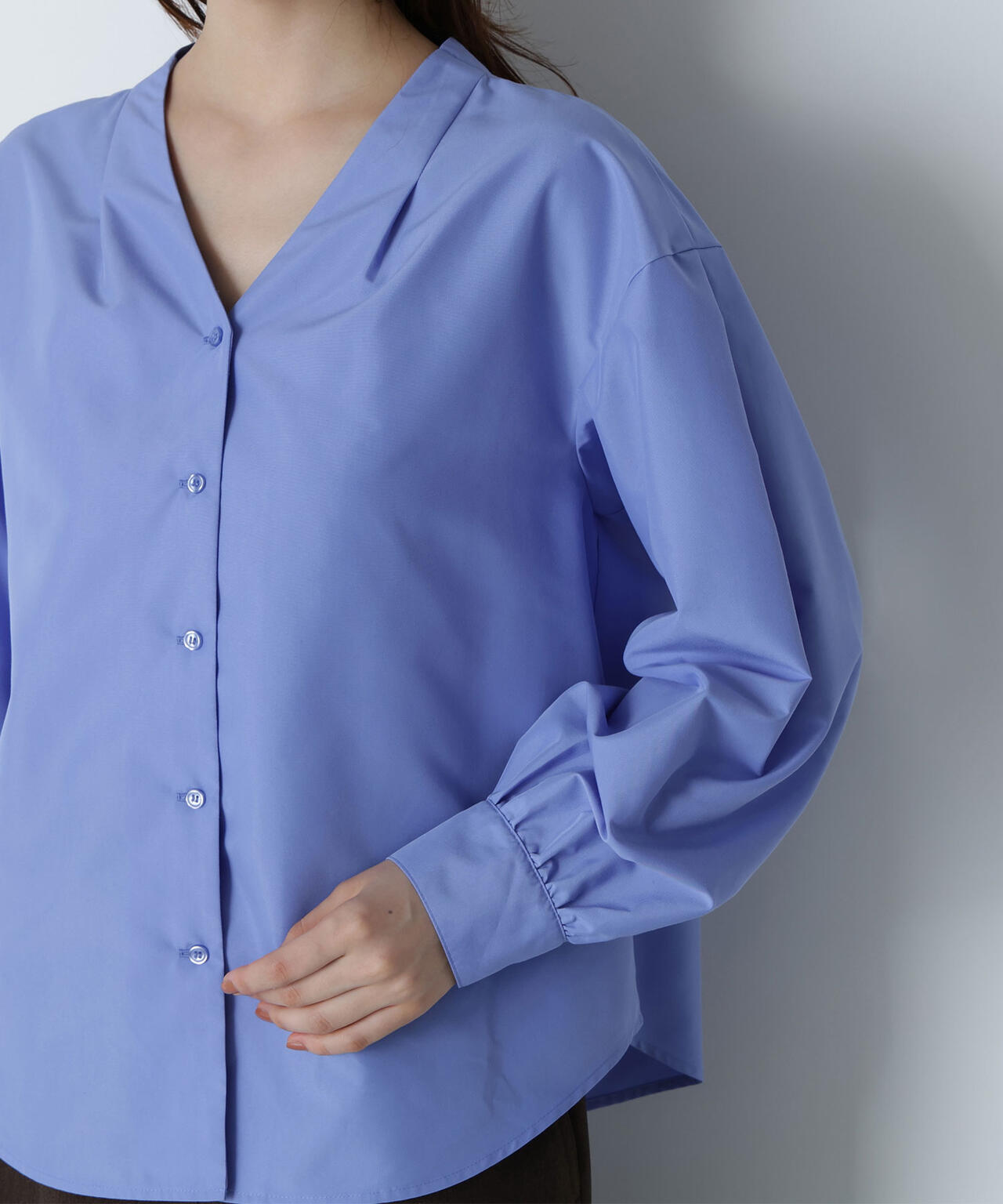 Vネックフォルムブラウス