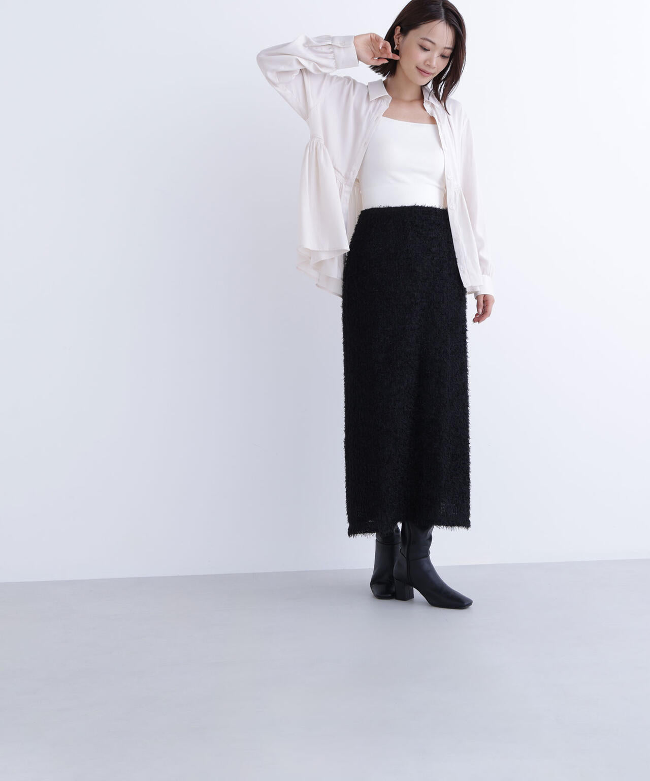 サテンペプラムブラウス