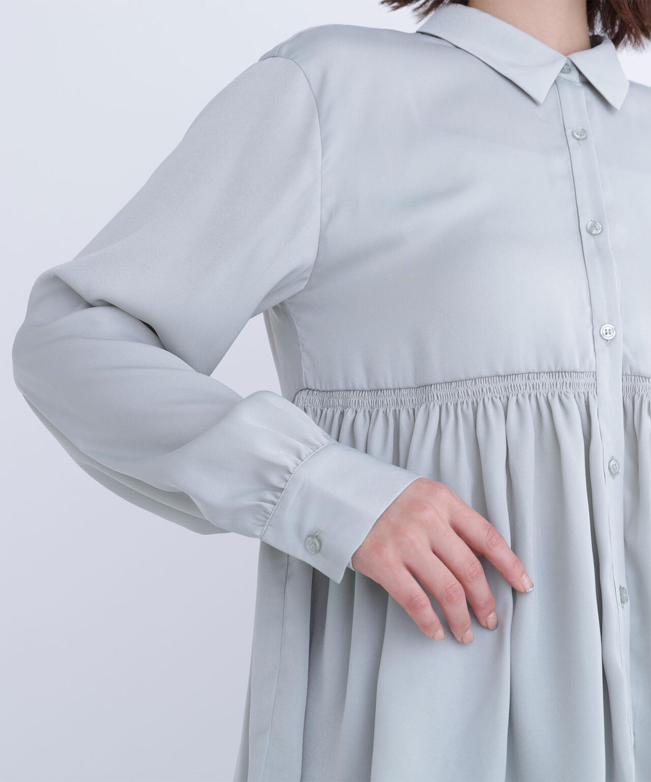 サテンペプラムブラウス