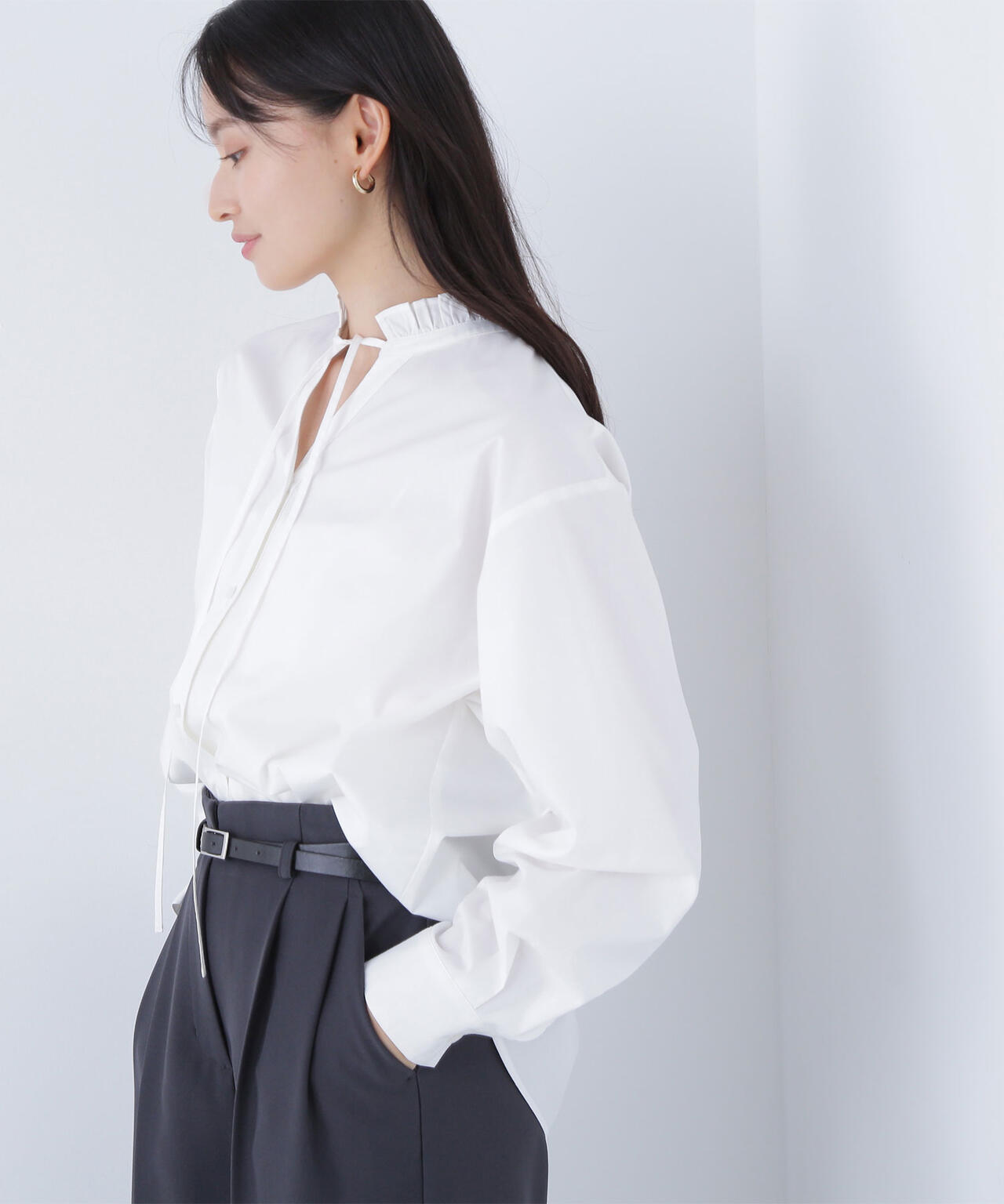 フリルネックスキッパーブラウス