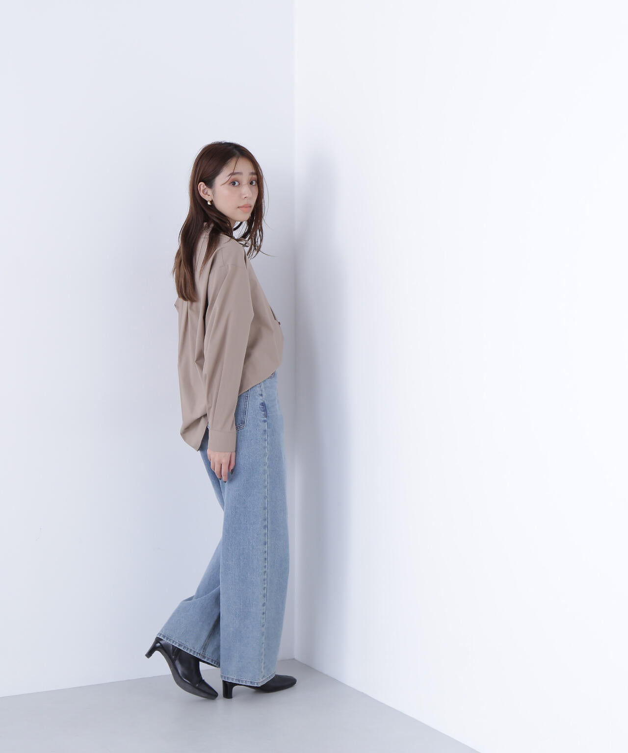 フリルネックスキッパーブラウス