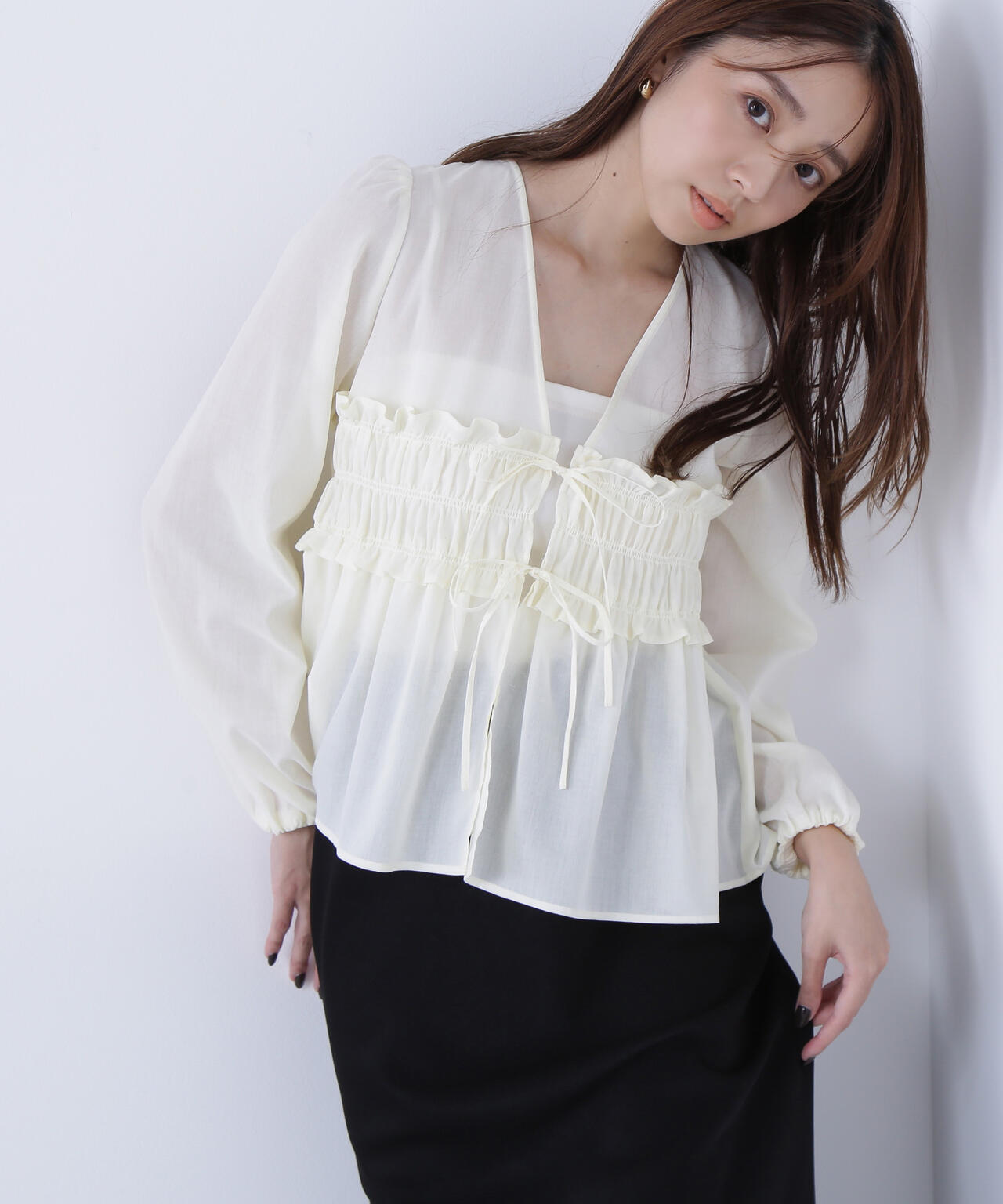 Vネックシャーリングペプラムブラウス