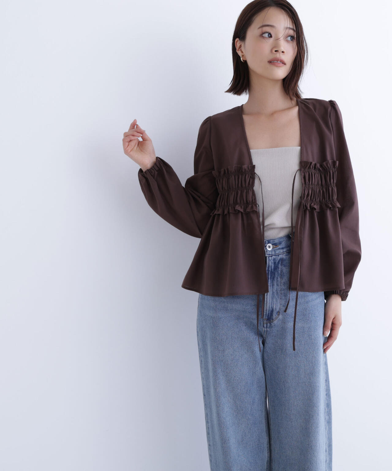 Vネックシャーリングペプラムブラウス