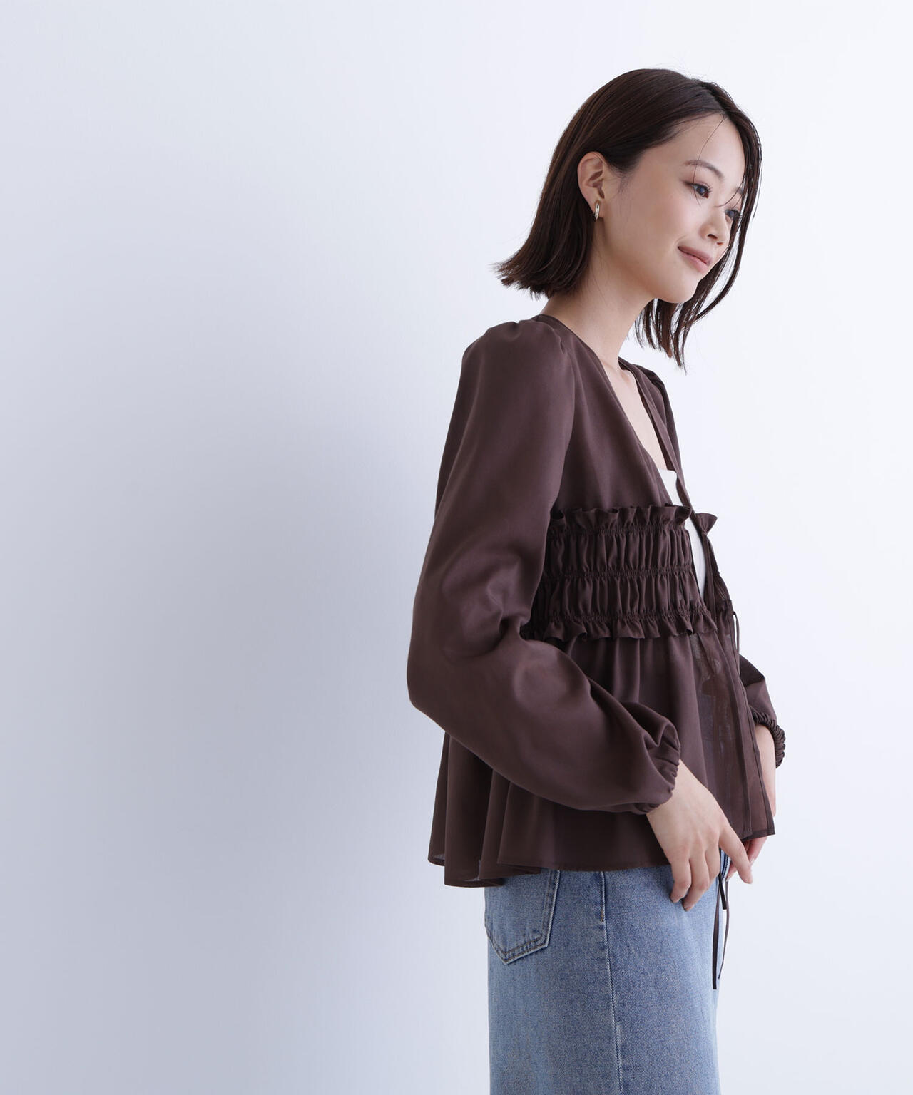 Vネックシャーリングペプラムブラウス