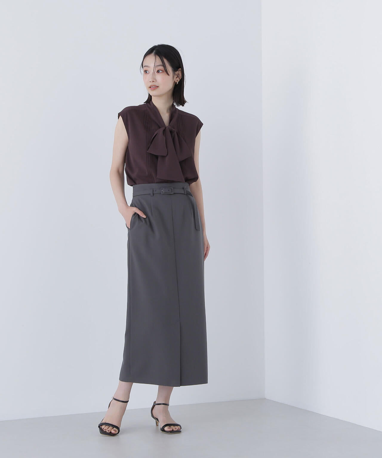 ベルテッドリネンライクナロースカート