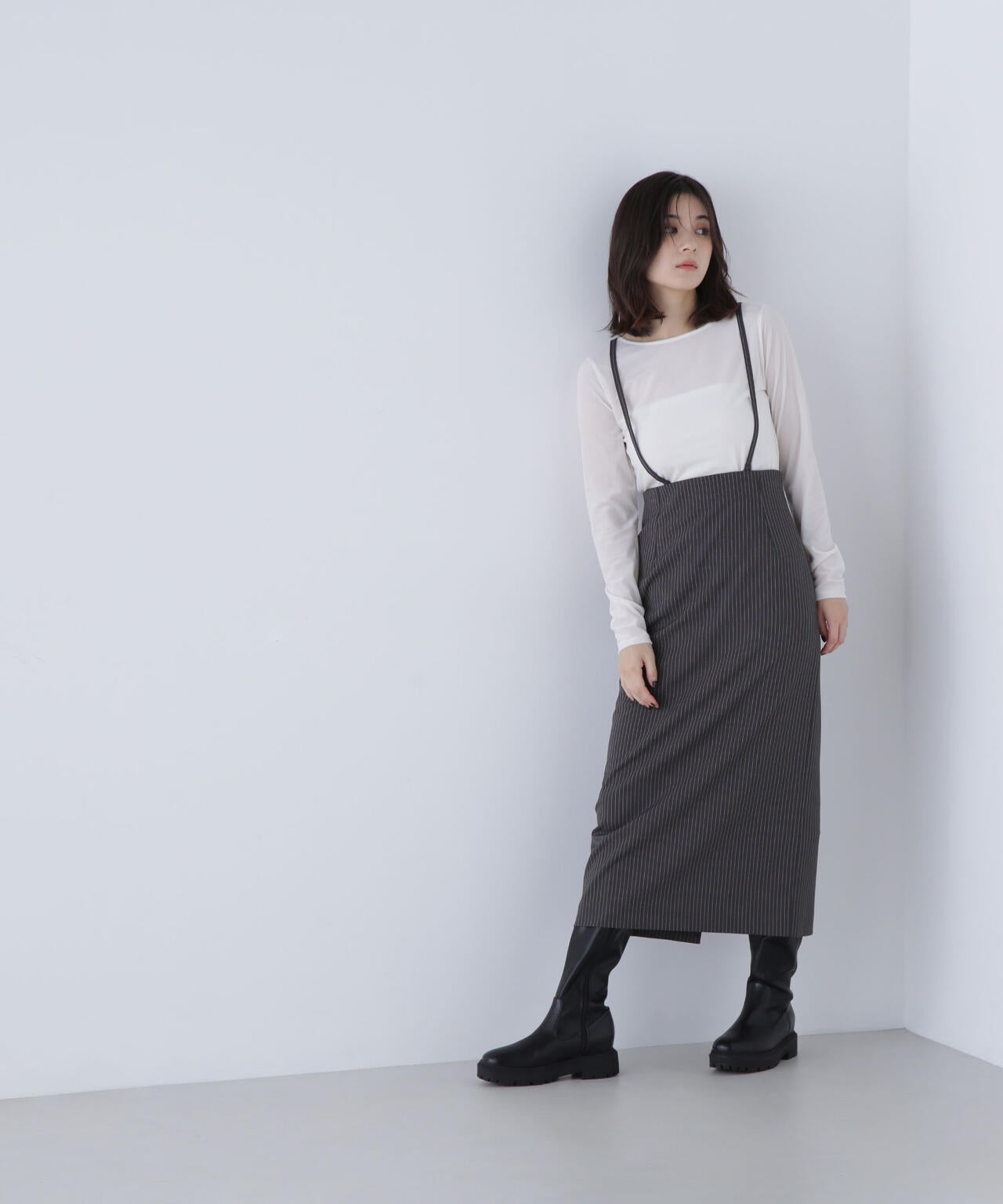 ストラップ付ナロースカート