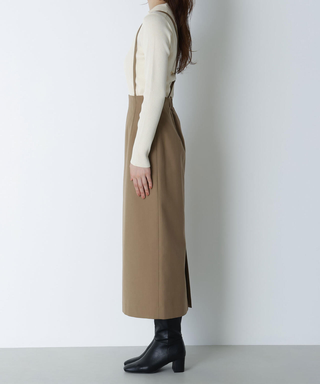 ストラップ付ナロースカート