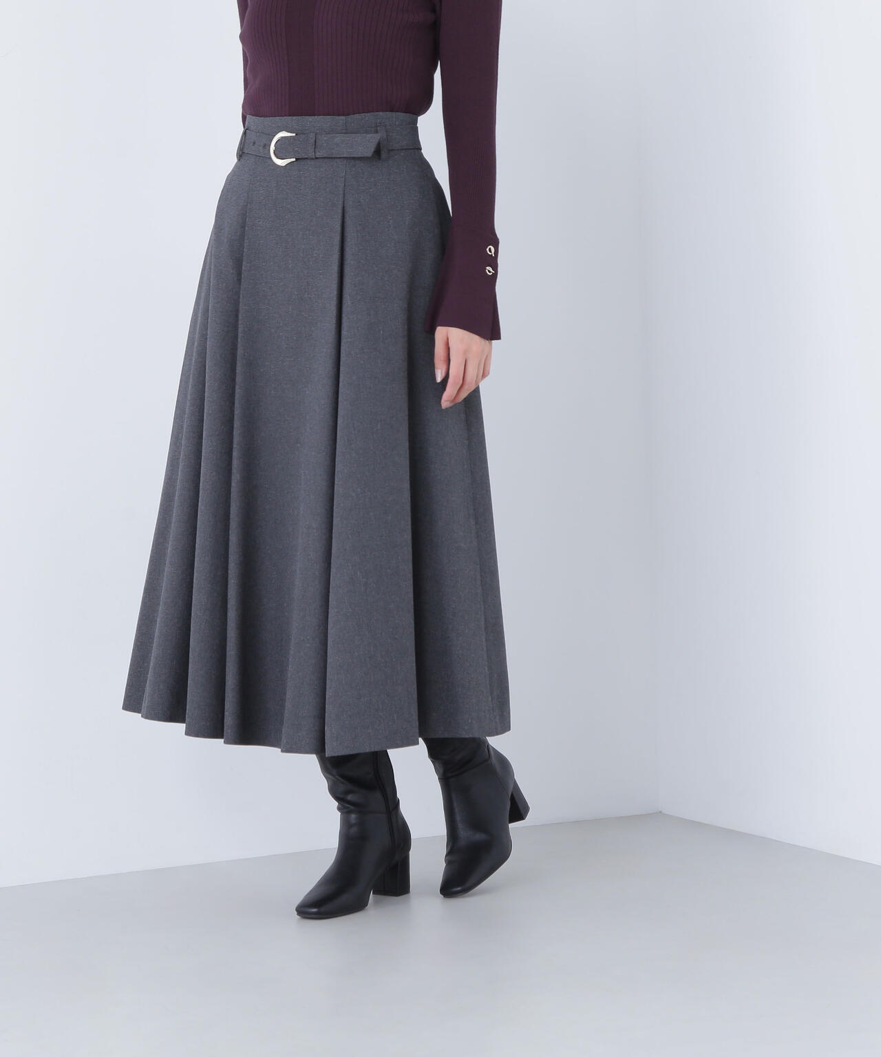 メタルバックルフレアスカート