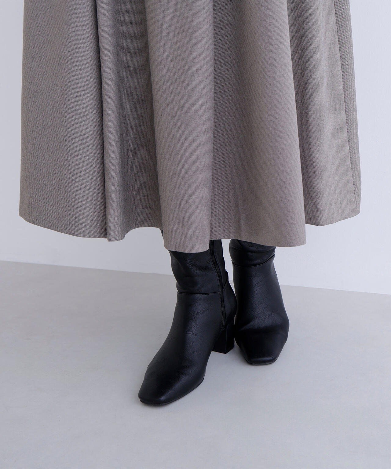 メタルバックルフレアスカート