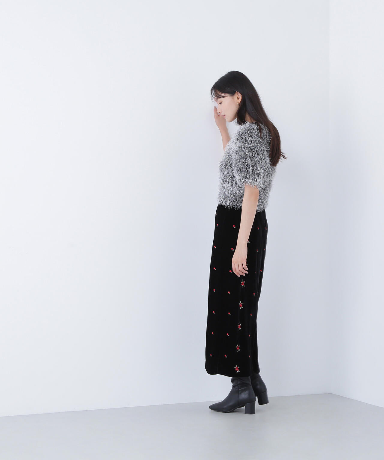 【BLANC】フラワー刺繍ベロアスカート