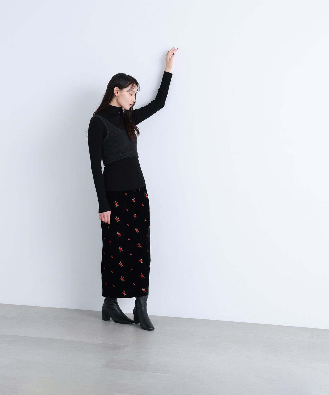 【BLANC】フラワー刺繍ベロアスカート