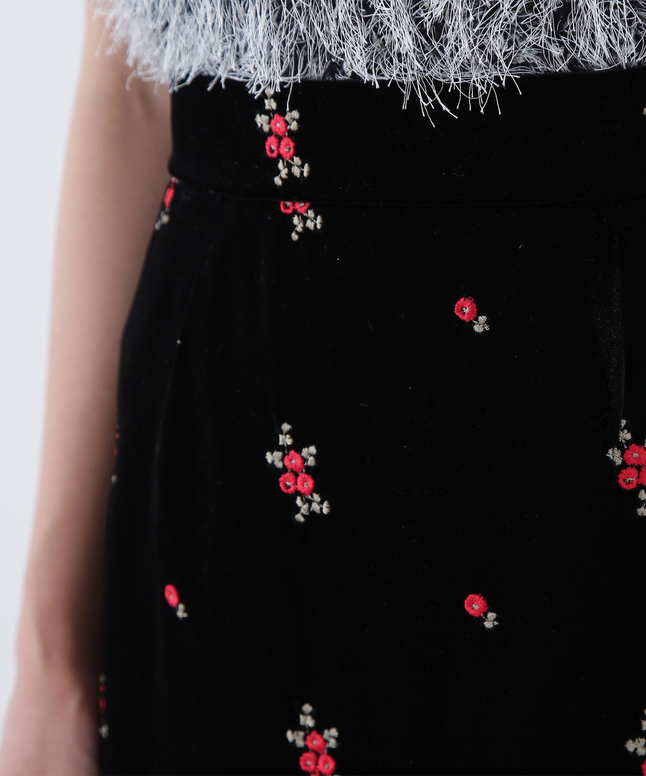 【BLANC】フラワー刺繍ベロアスカート