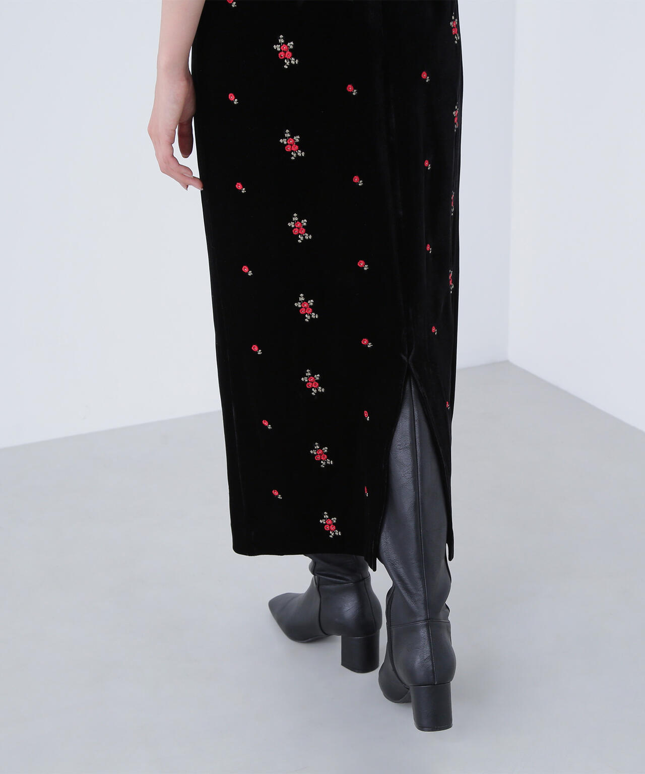 【BLANC】フラワー刺繍ベロアスカート