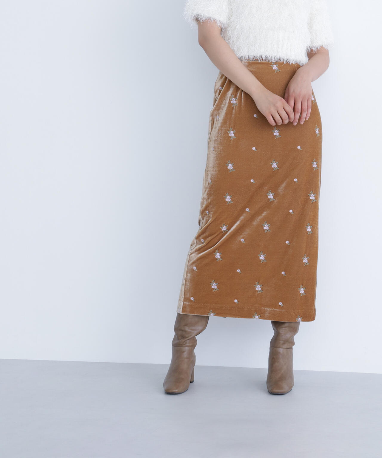 【BLANC】フラワー刺繍ベロアスカート